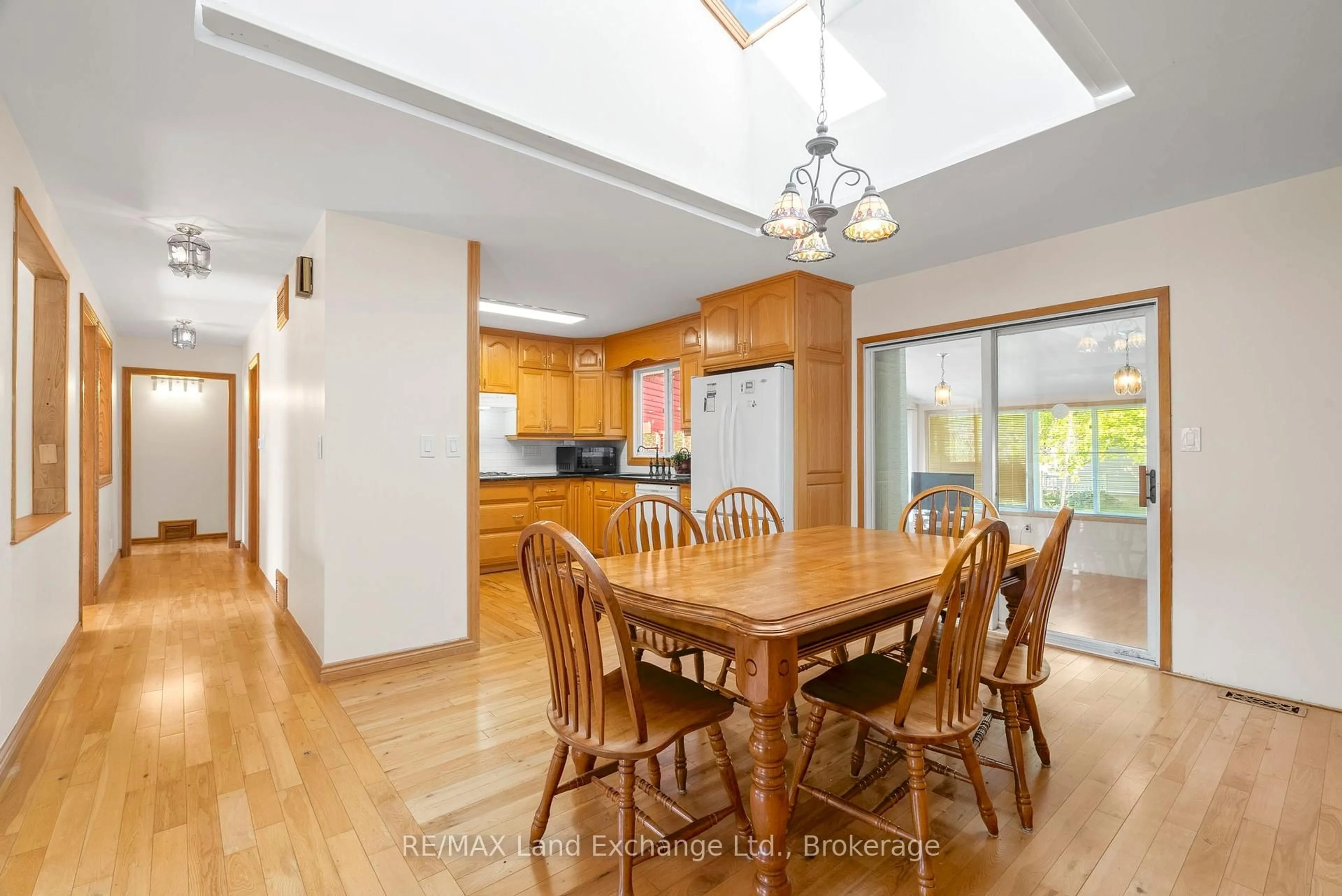 Dining room, wood/laminate floor for 401 Winnebago Rd, Huron-Kinloss Ontario N2Z 2X3