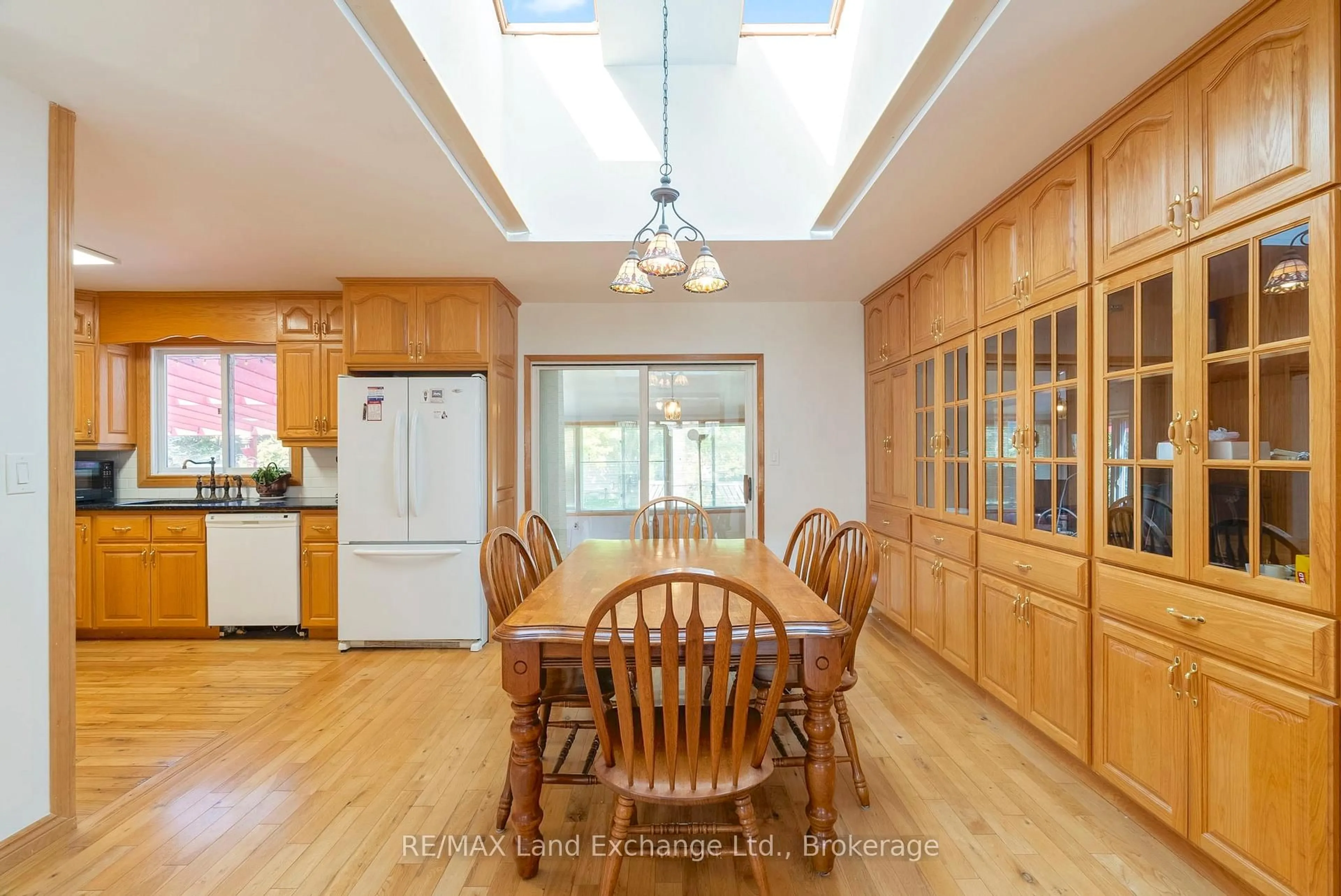 Open concept kitchen, unknown for 401 Winnebago Rd, Huron-Kinloss Ontario N2Z 2X3