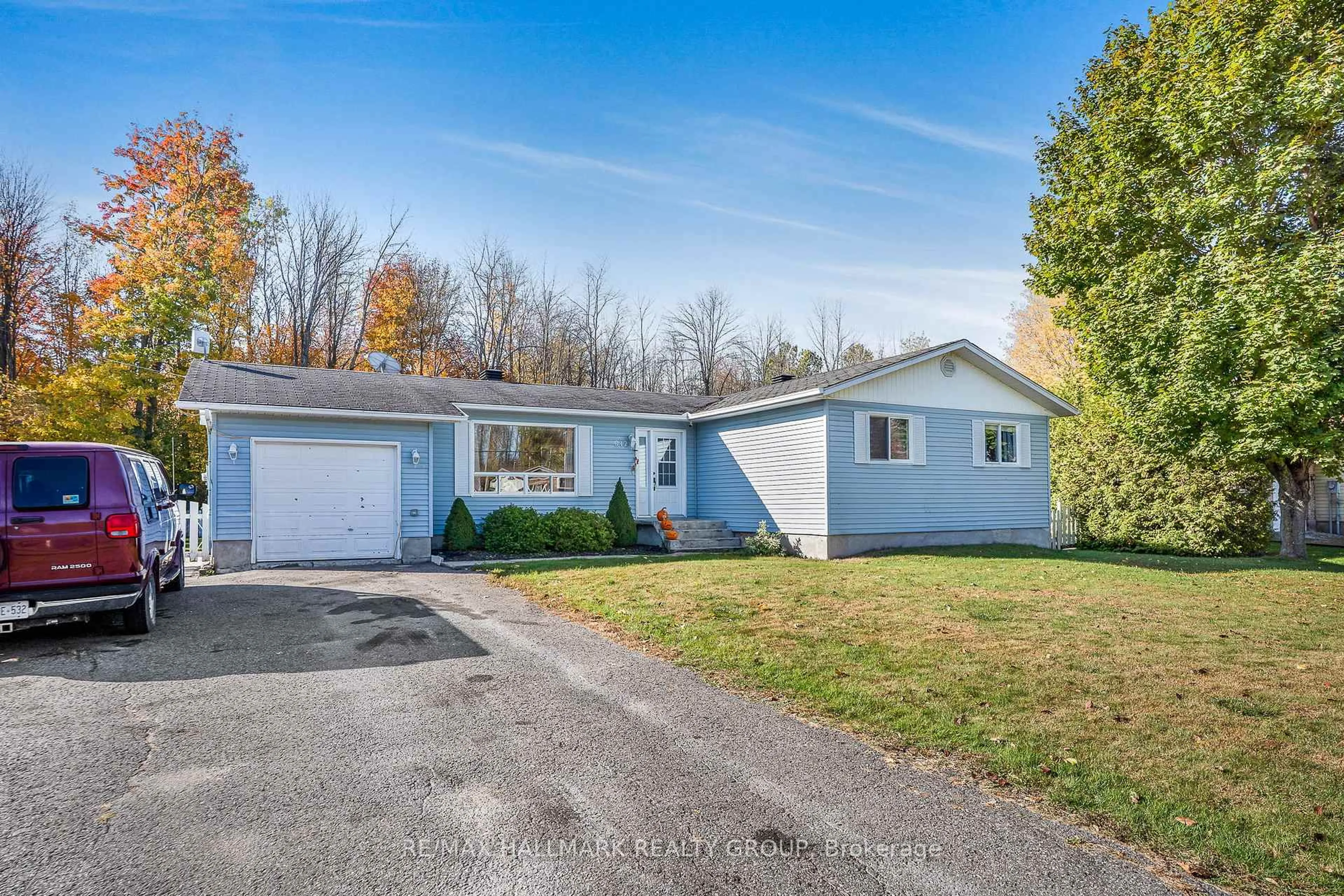 Home with vinyl exterior material, street for 912 Pattee Rd, Champlain Ontario K6A 2R2