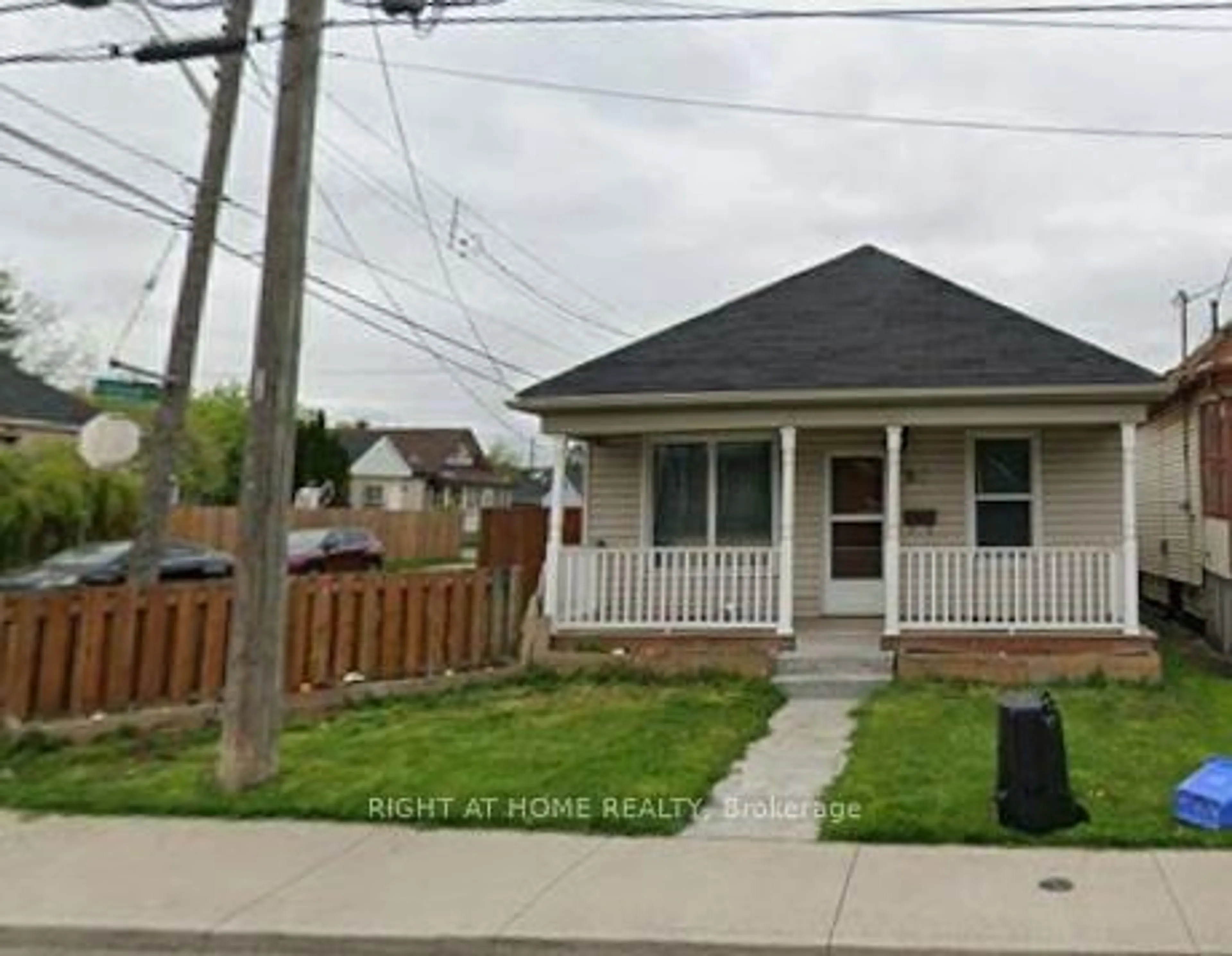 Unknown for 85 & 85R Robins Ave, Hamilton Ontario L8H 4N5