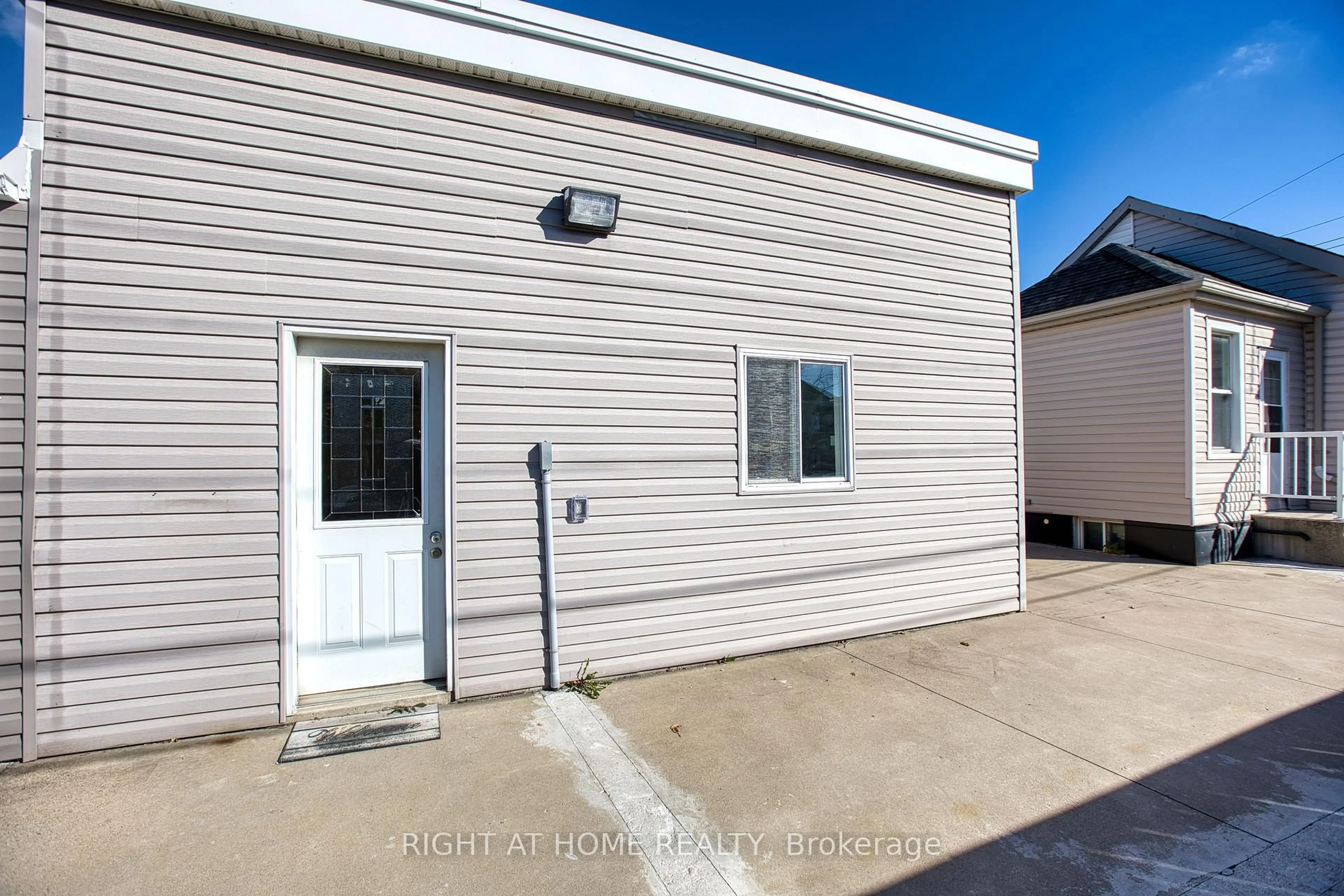 Unknown for 85 & 85R Robins Ave, Hamilton Ontario L8H 4N5