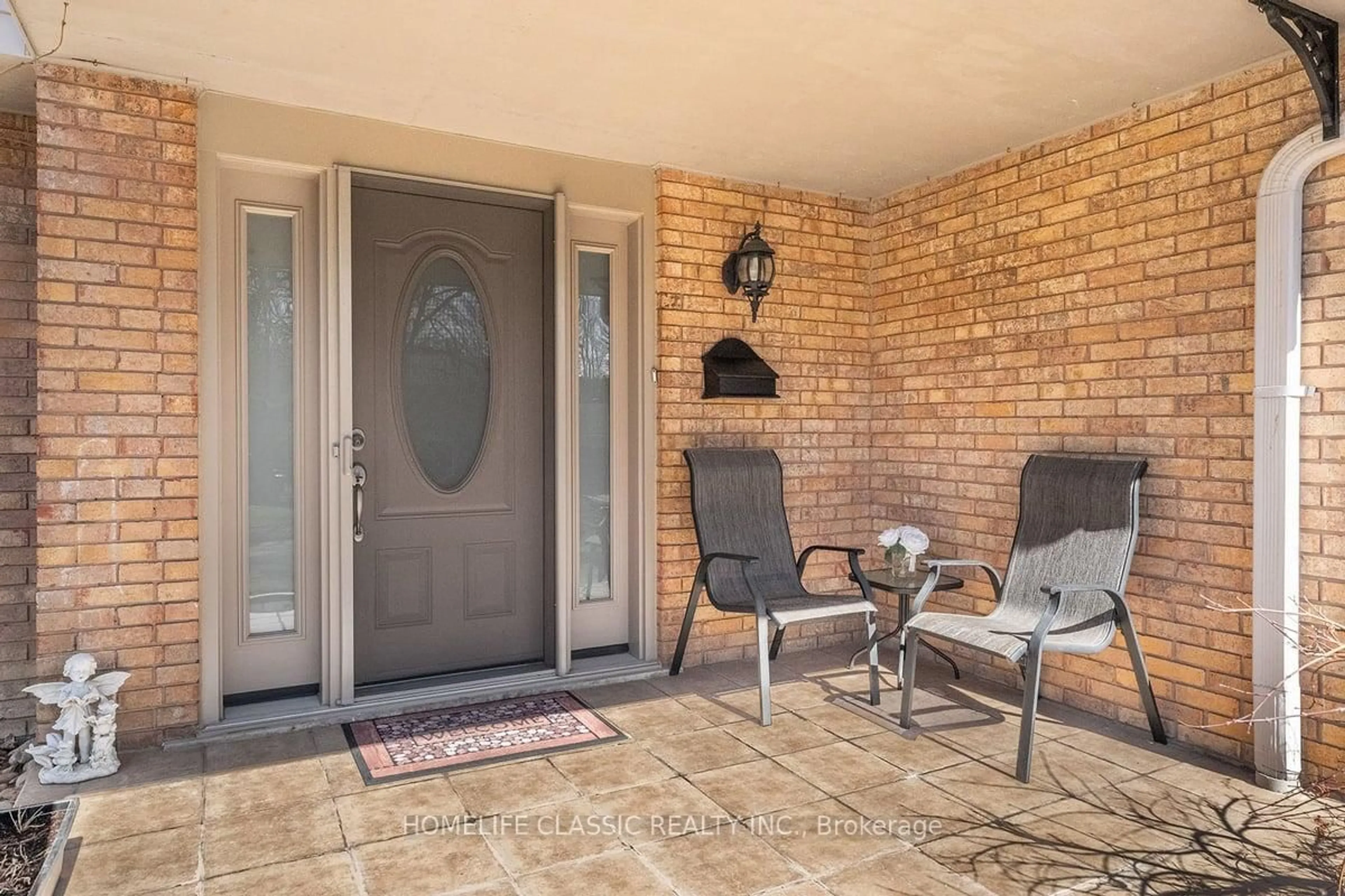 Indoor entryway for 62 Terrace Dr, Hamilton Ontario L9H 3X2