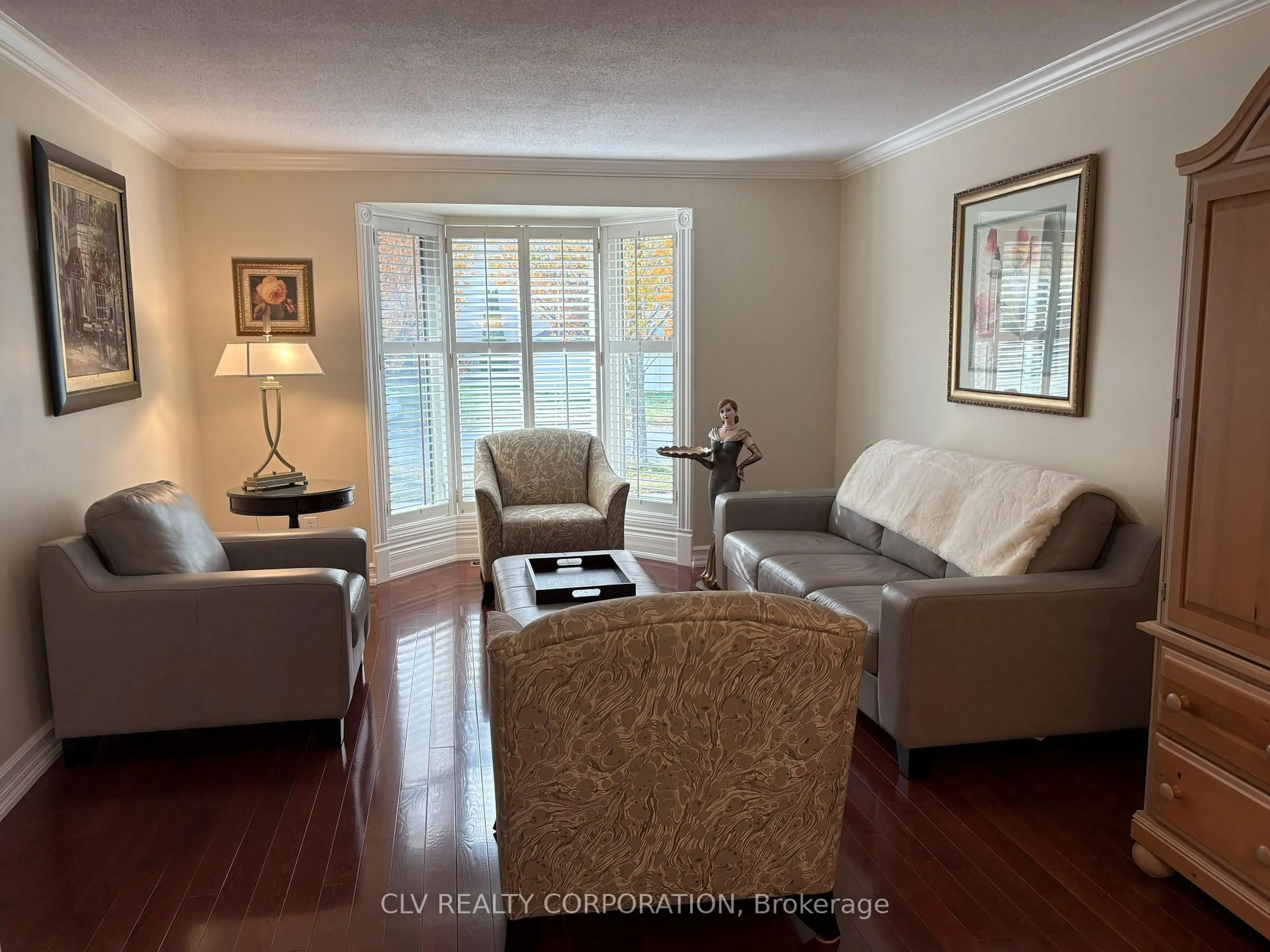Living room with furniture, unknown for 6002 Meadowglen Dr, Ottawa Ontario K1C 5T3