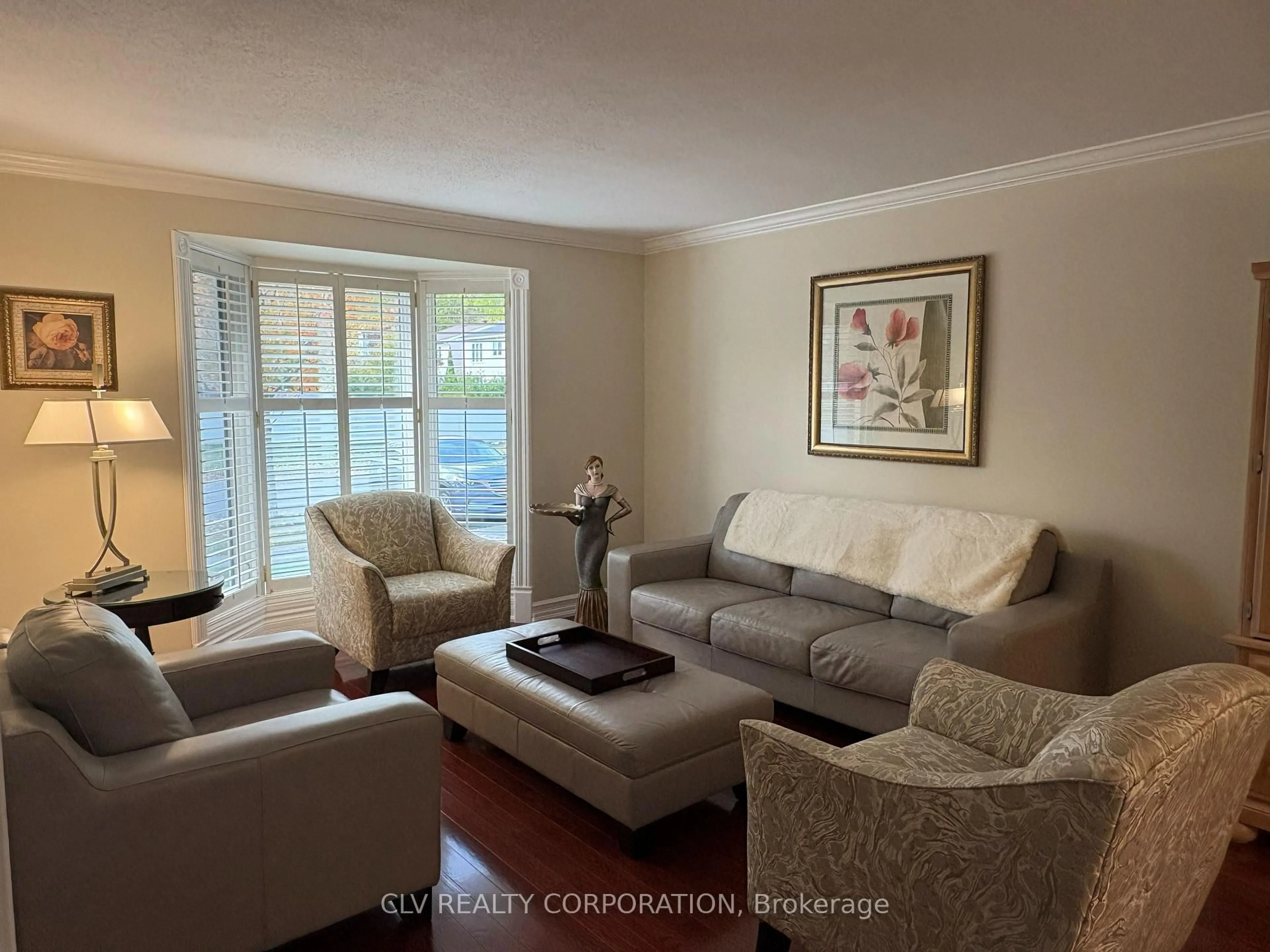 Living room with furniture, unknown for 6002 Meadowglen Dr, Ottawa Ontario K1C 5T3