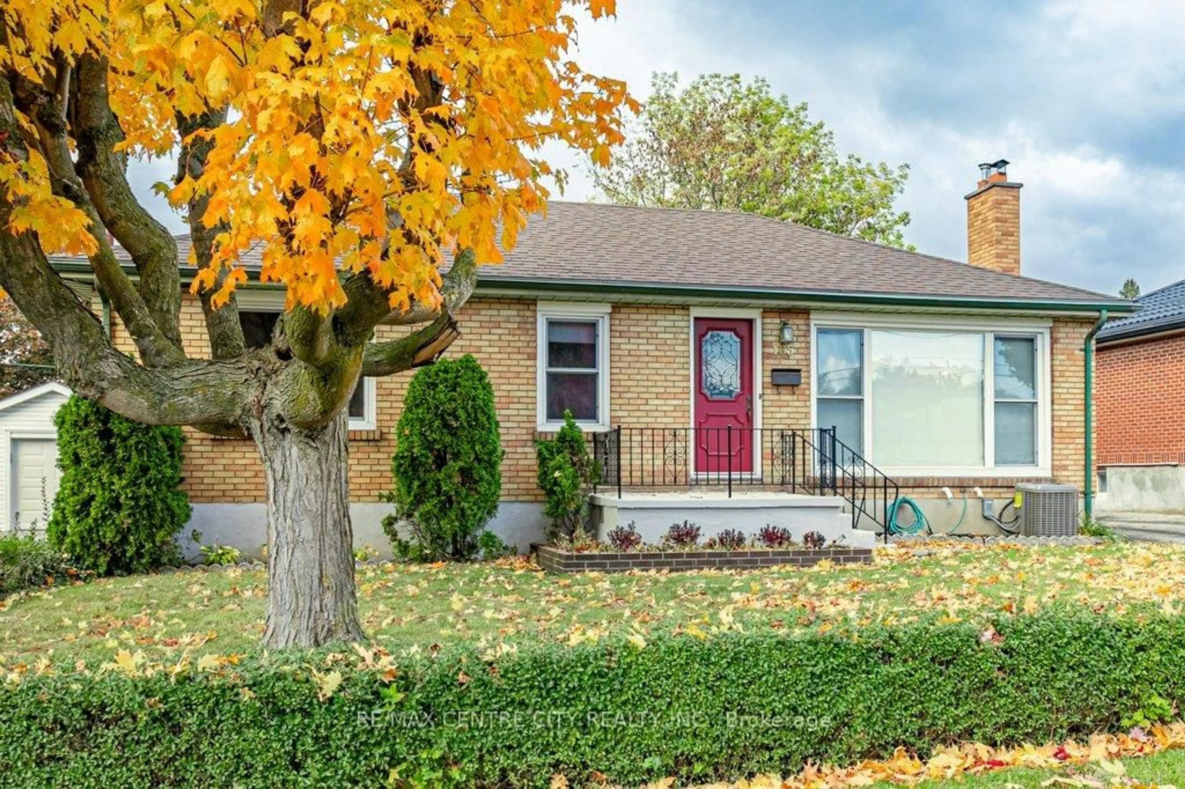Home with vinyl exterior material, street for 165 Ellsworth Cres, London East Ontario N5W 1J5