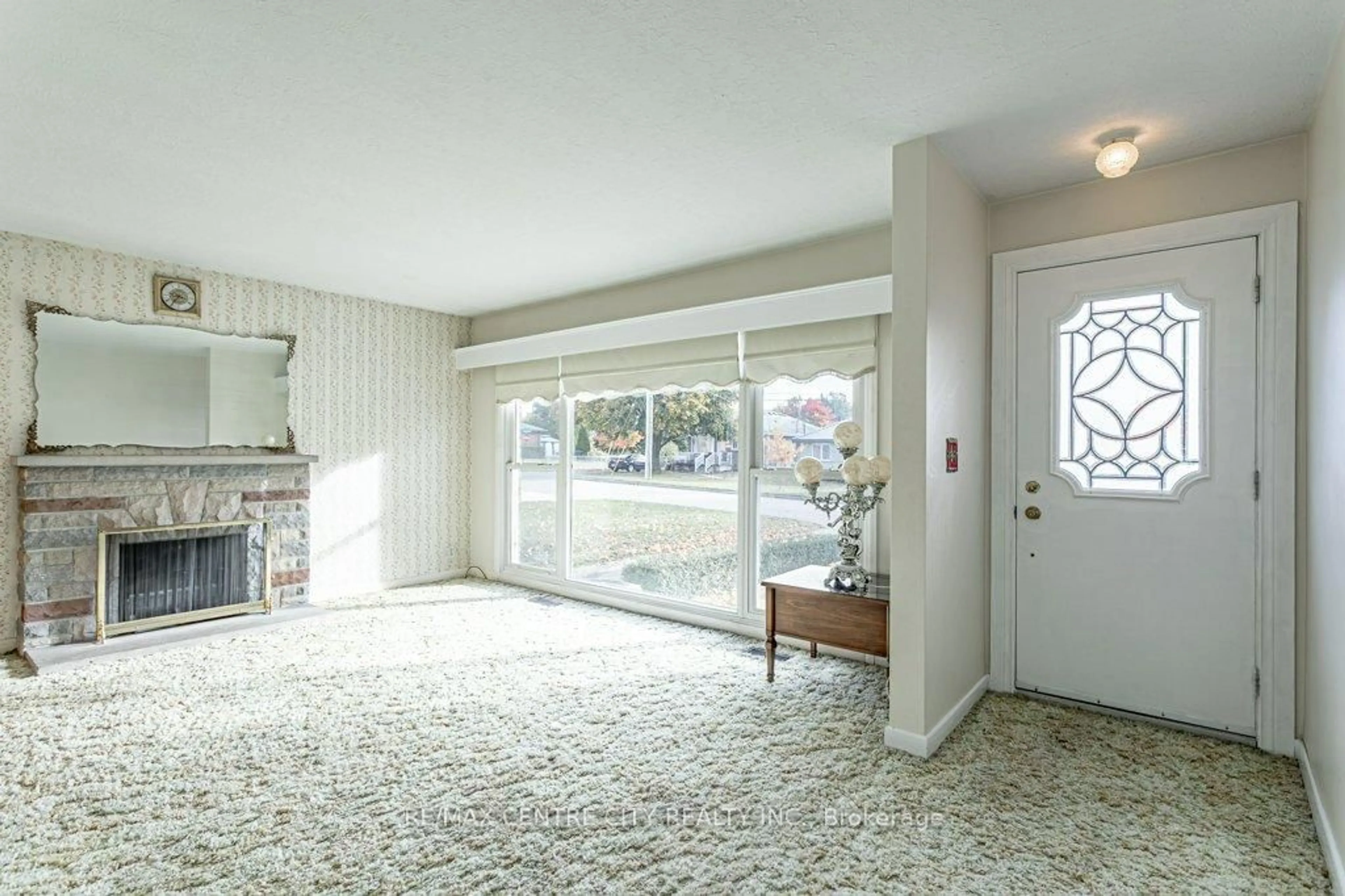 Indoor entryway for 165 Ellsworth Cres, London East Ontario N5W 1J5