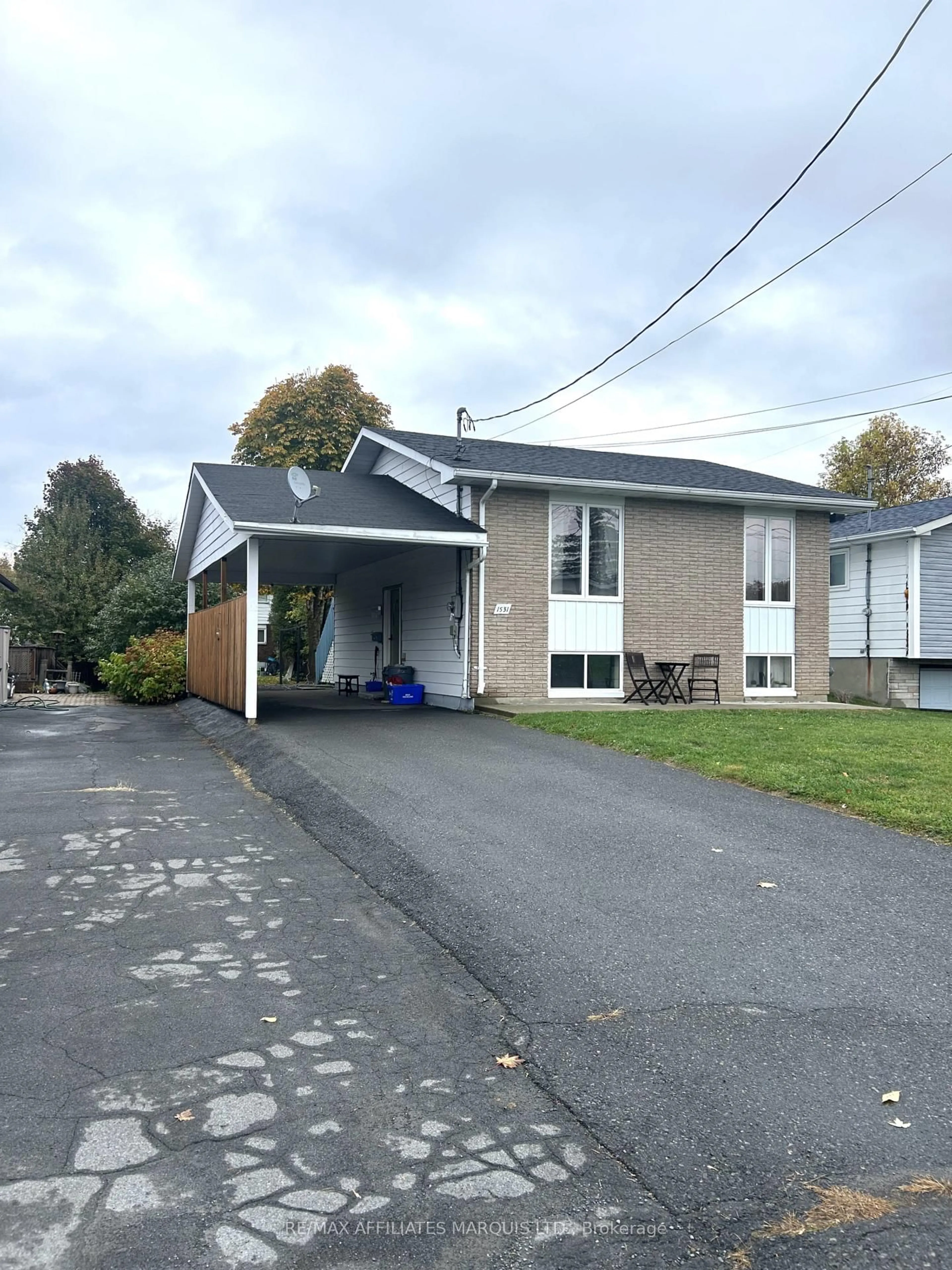 Unknown for 1531 Champagne Ave, Cornwall Ontario K6J 4W7