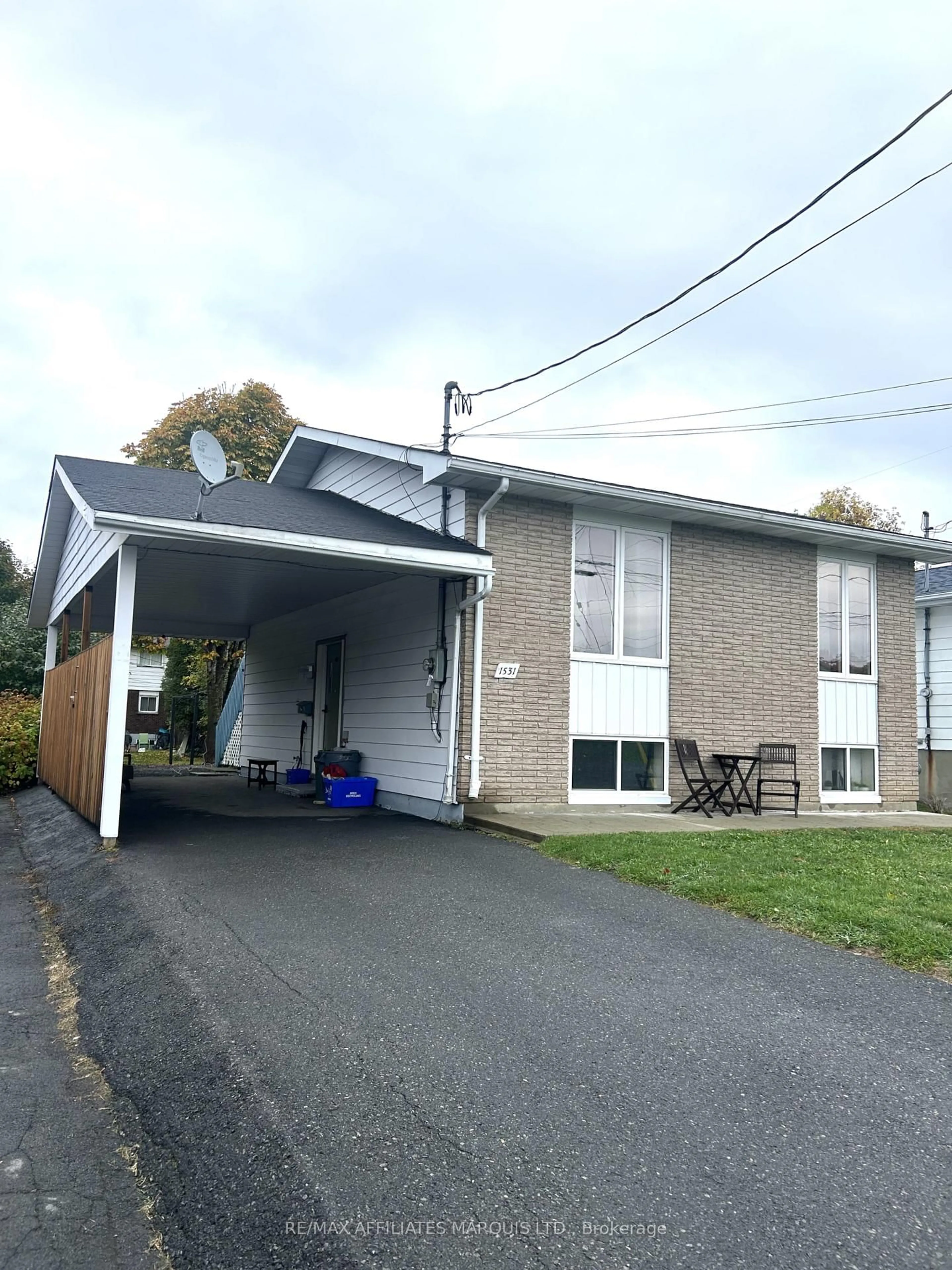 A pic from outside/outdoor area/front of a property/back of a property/a pic from drone, street for 1531 Champagne Ave, Cornwall Ontario K6J 4W7