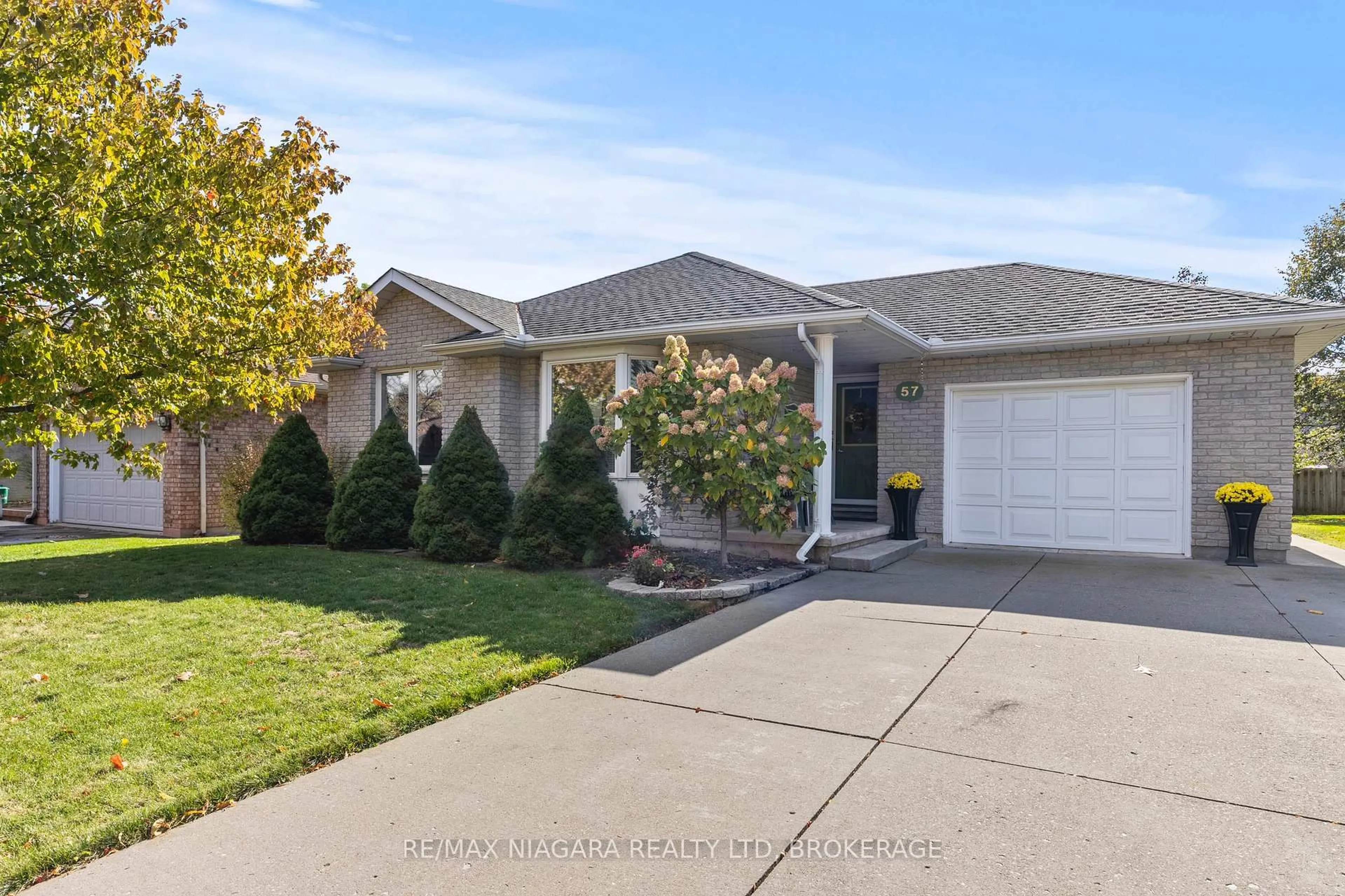 Home with vinyl exterior material, street for 57 Wellandvale Dr, Welland Ontario L3C 7C5