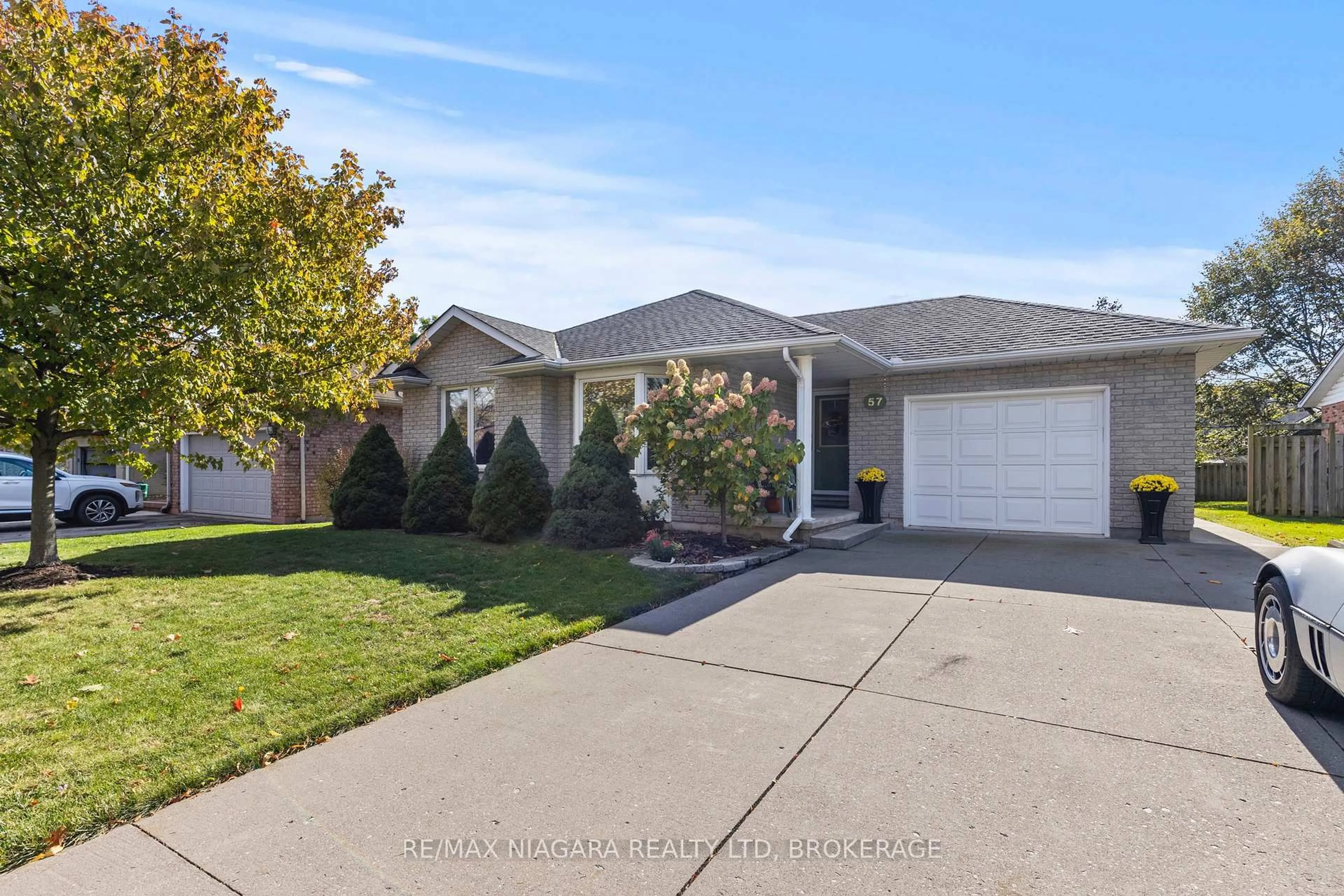 Home with vinyl exterior material, street for 57 Wellandvale Dr, Welland Ontario L3C 7C5