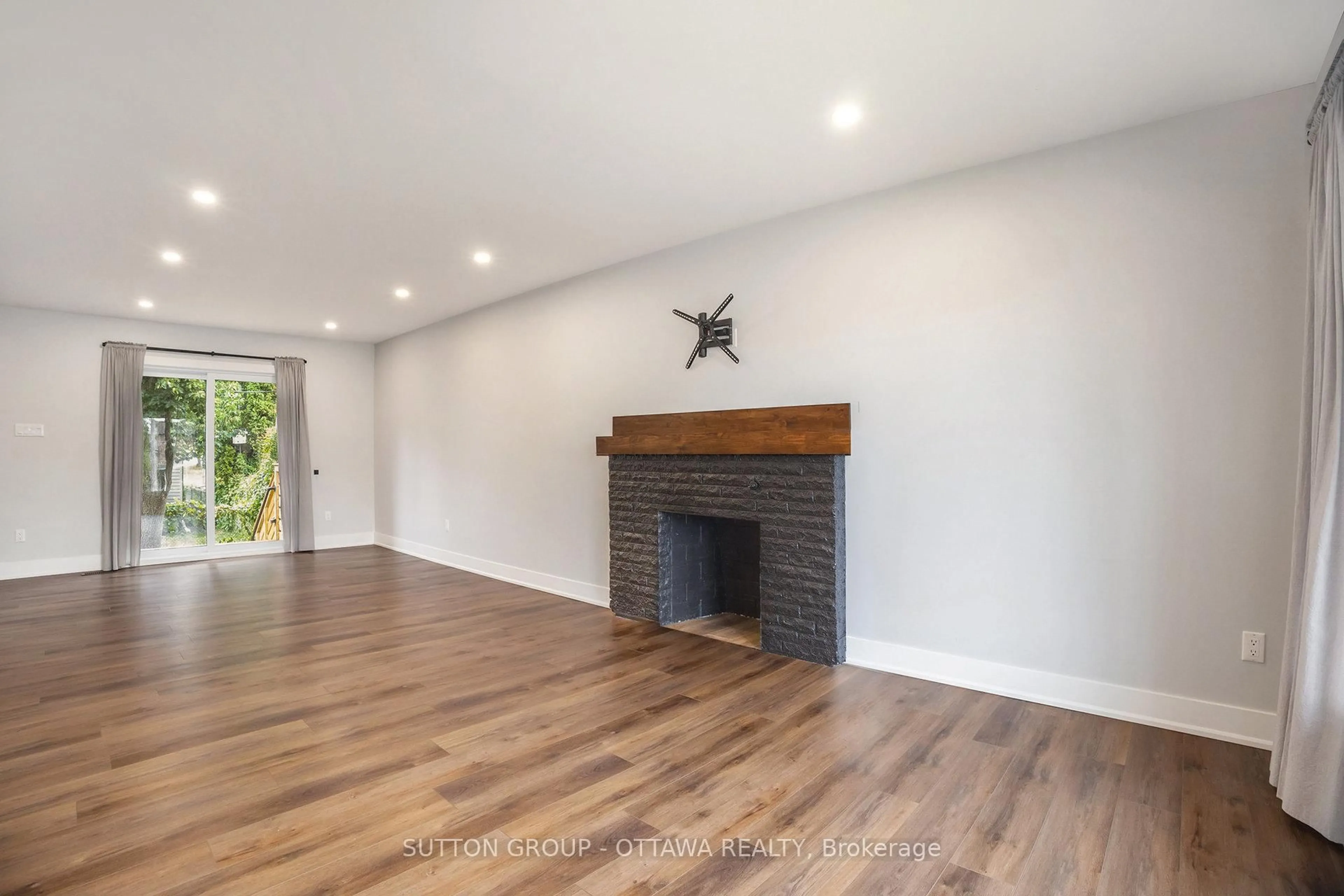 A pic of a room for 1299 Brookline Ave, Ottawa Ontario K1V 6S4