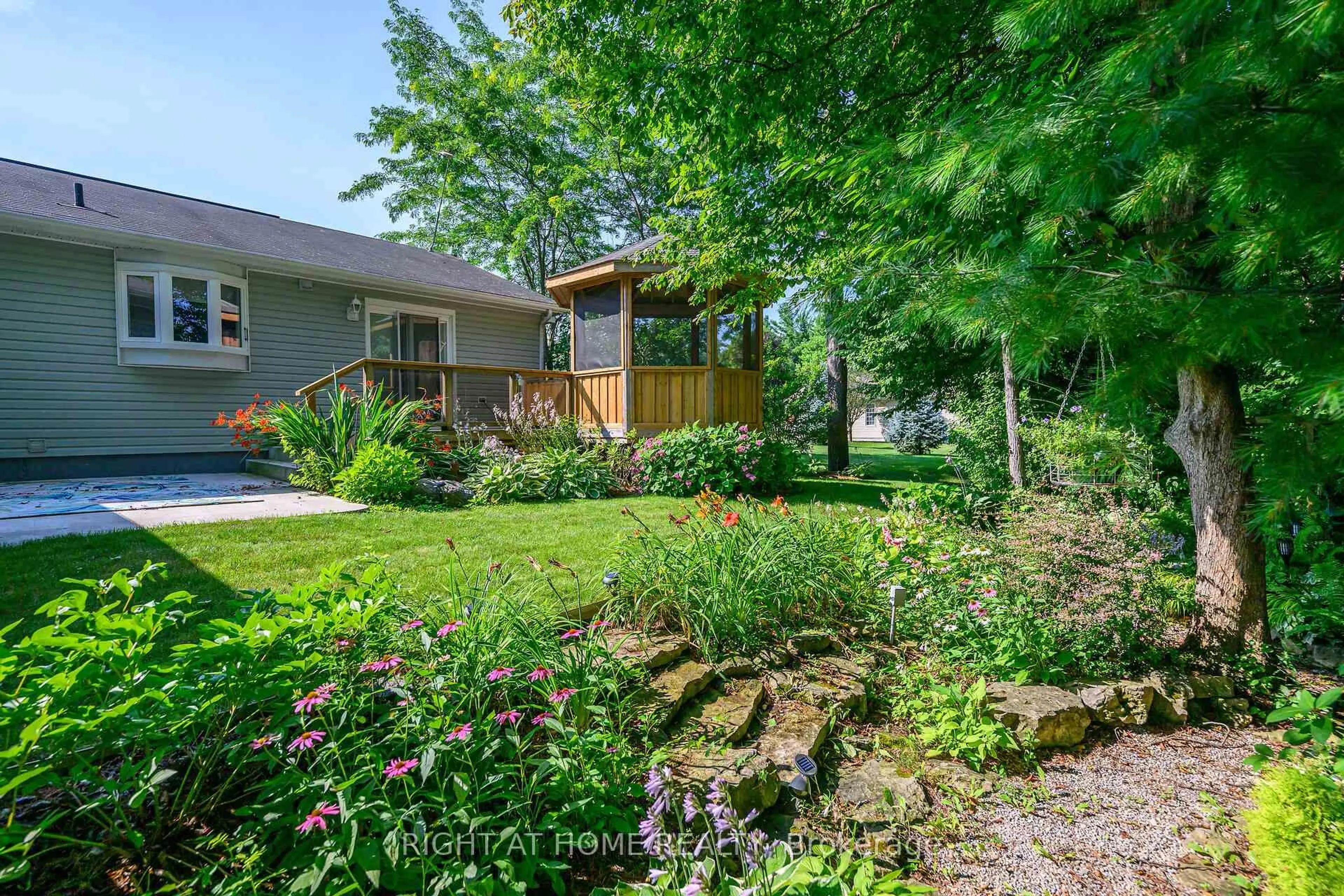 Patio, unknown for 106 Bushmill Circ, Hamilton Ontario L8B 1A5