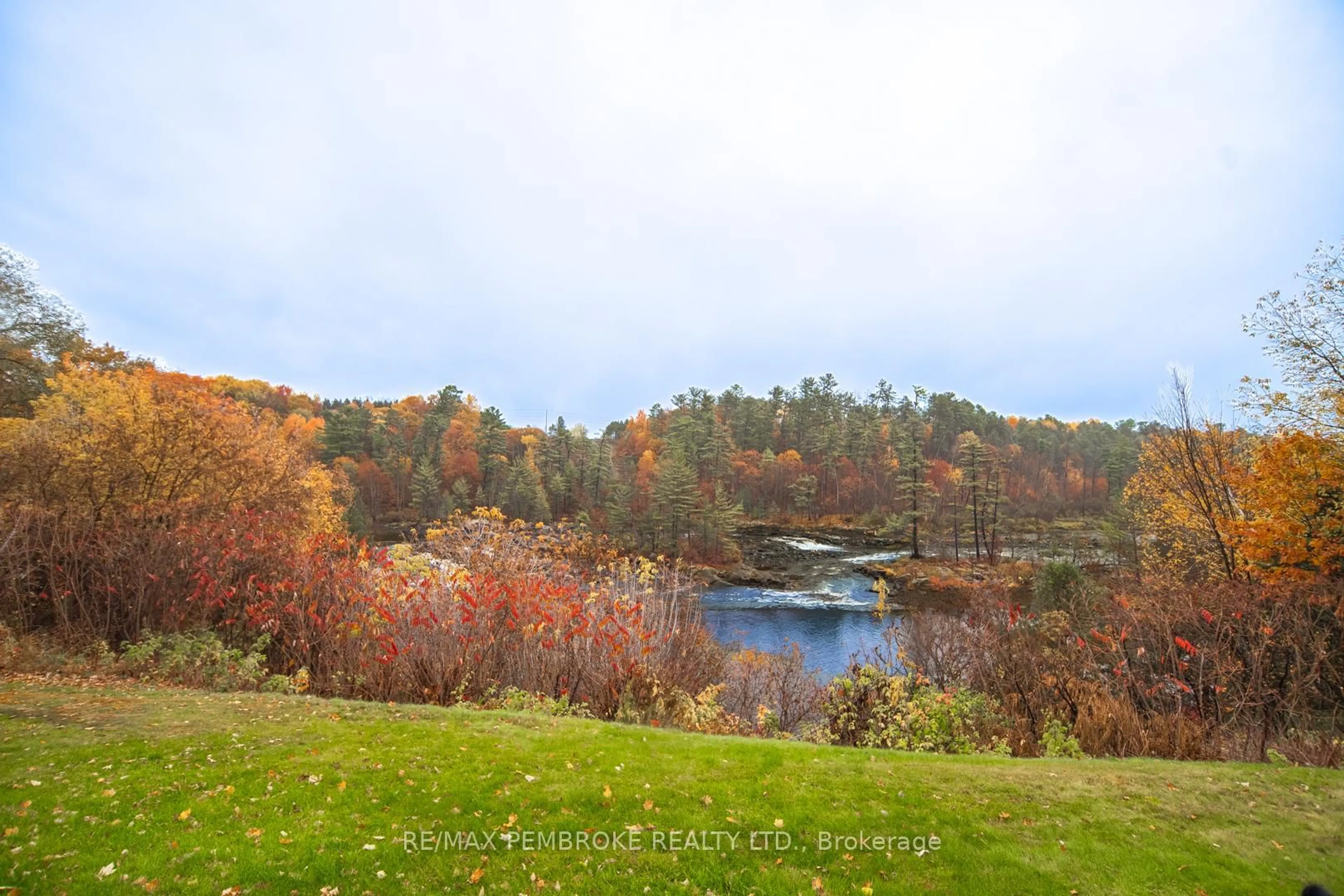 Patio, water/lake/river/ocean view for 33 Vermont Meadows, Petawawa Ontario K8H 3N4