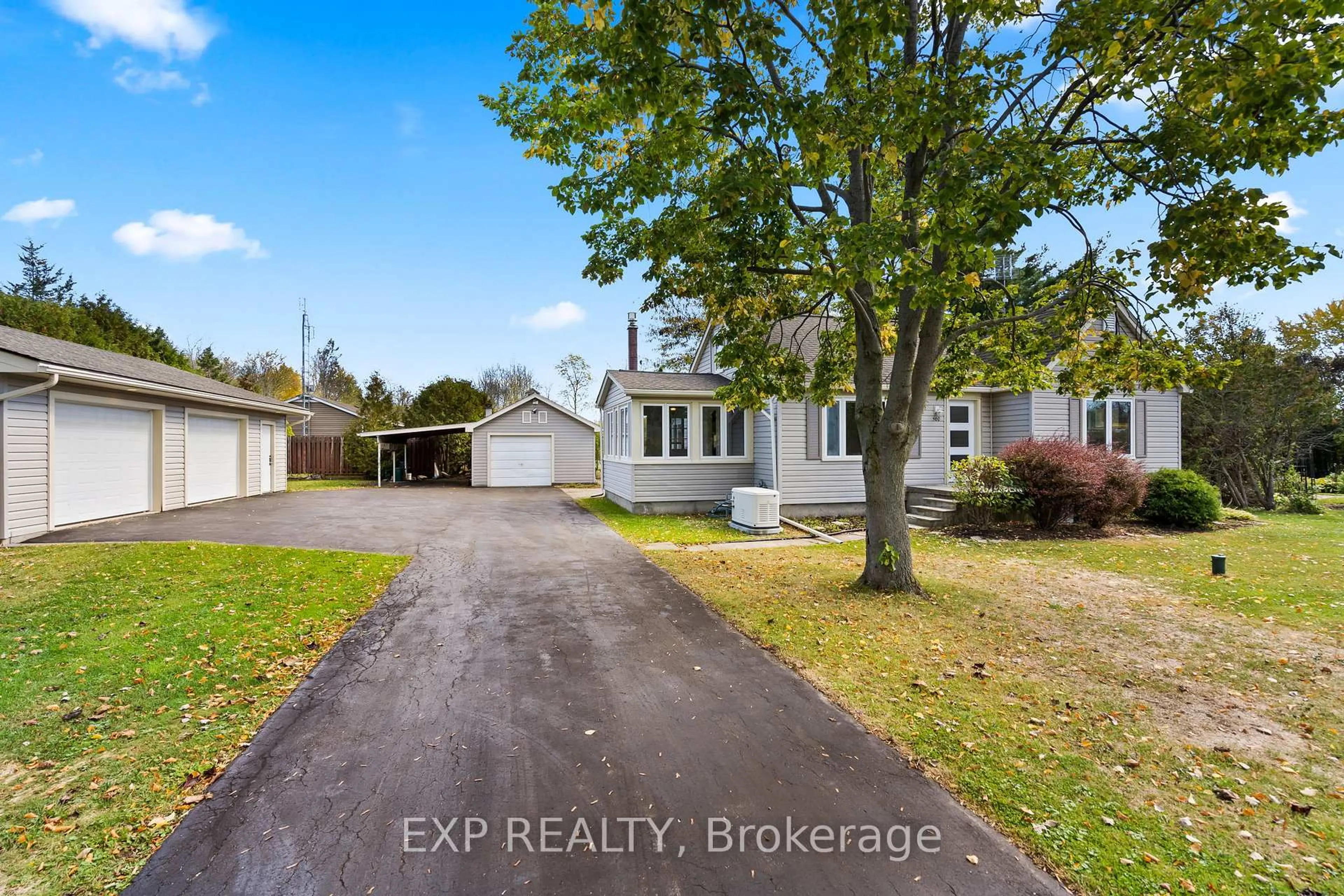 A pic from outside/outdoor area/front of a property/back of a property/a pic from drone, unknown for 500 Chapin Pkwy, Fort Erie Ontario L2A 5M4