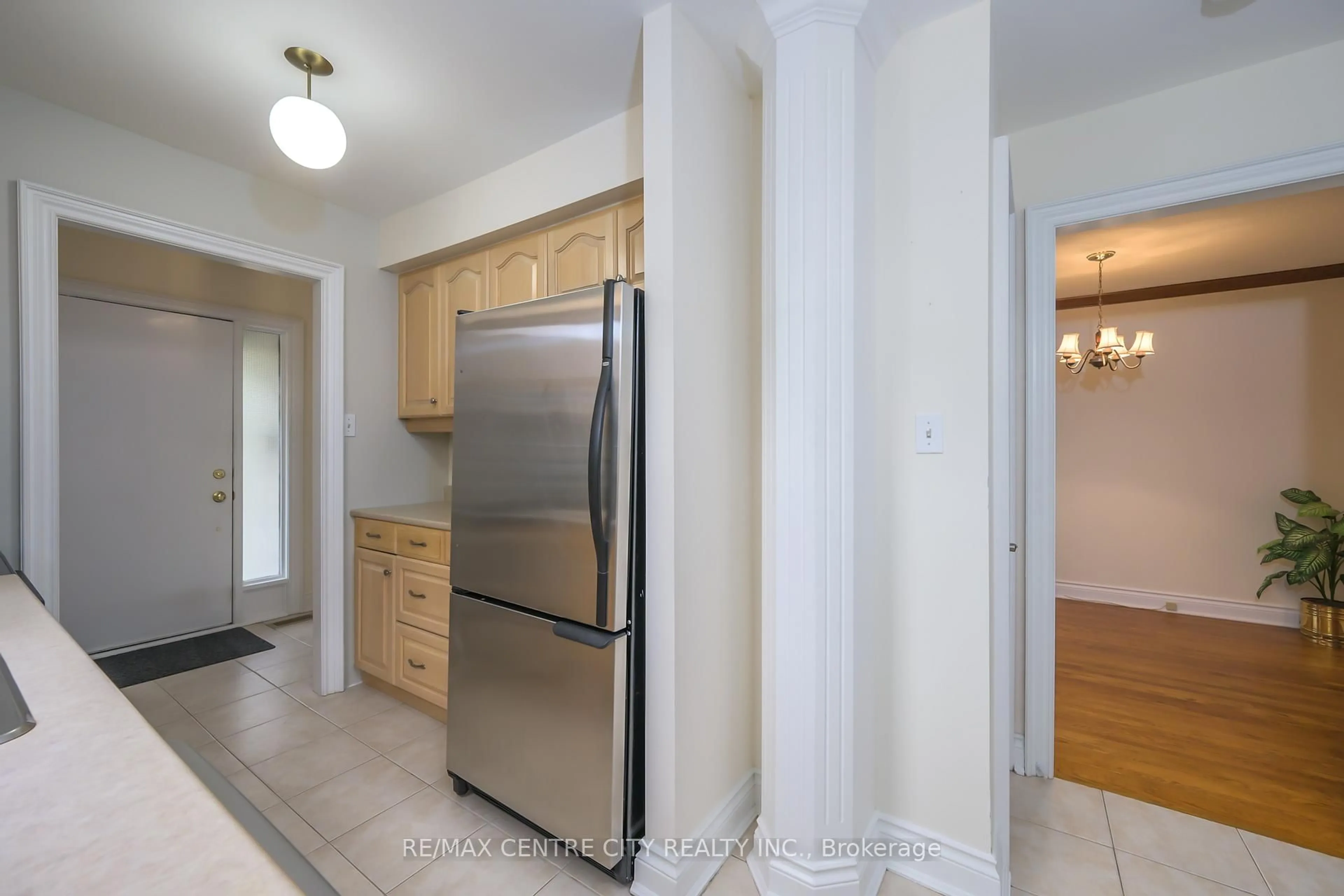 Standard kitchen, unknown for 231 Banbury Rd, London South Ontario N5Z 4M1