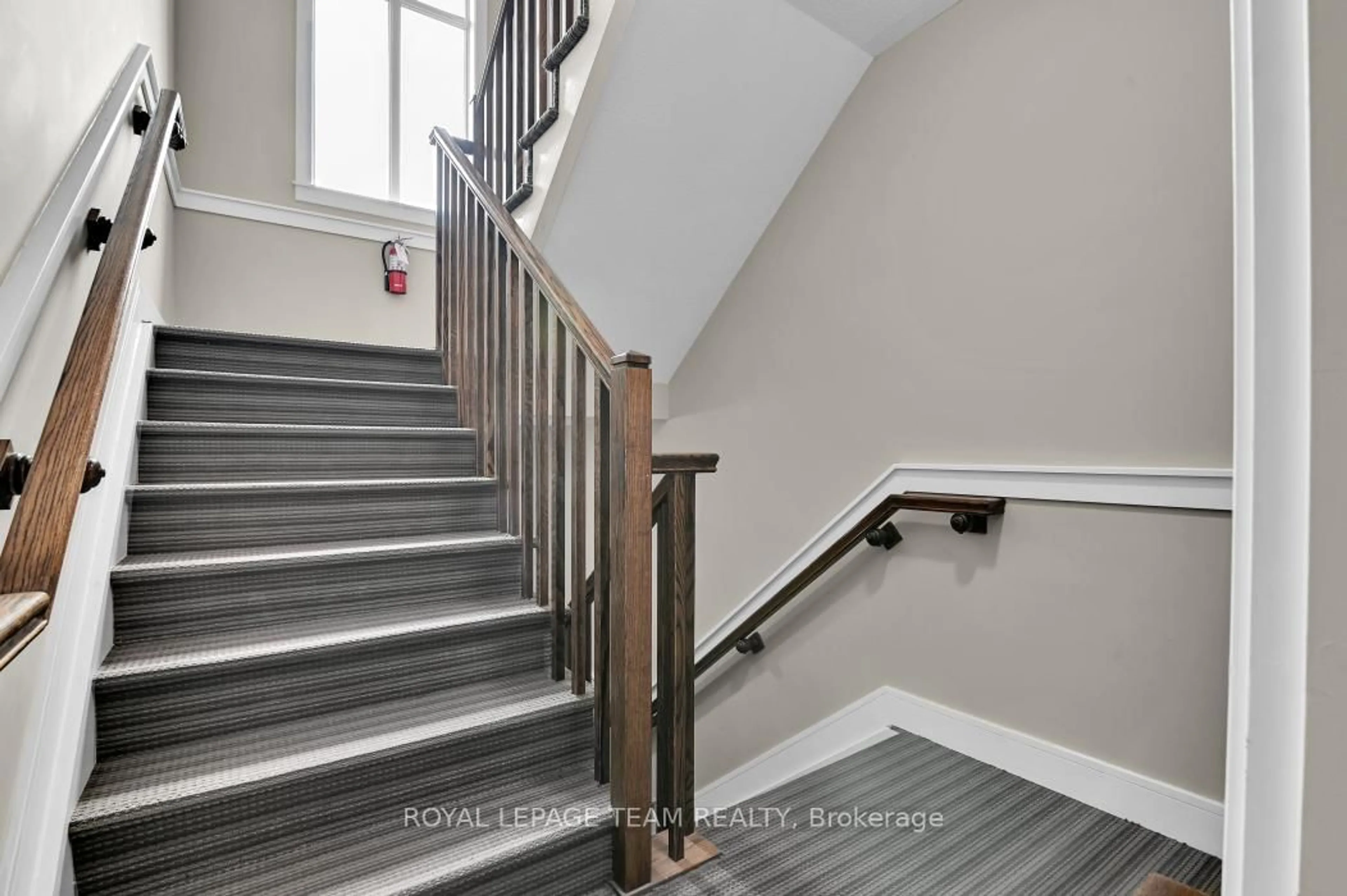 Stairs for 1065 Beryl Private #F, Ottawa Ontario K1V 2M4
