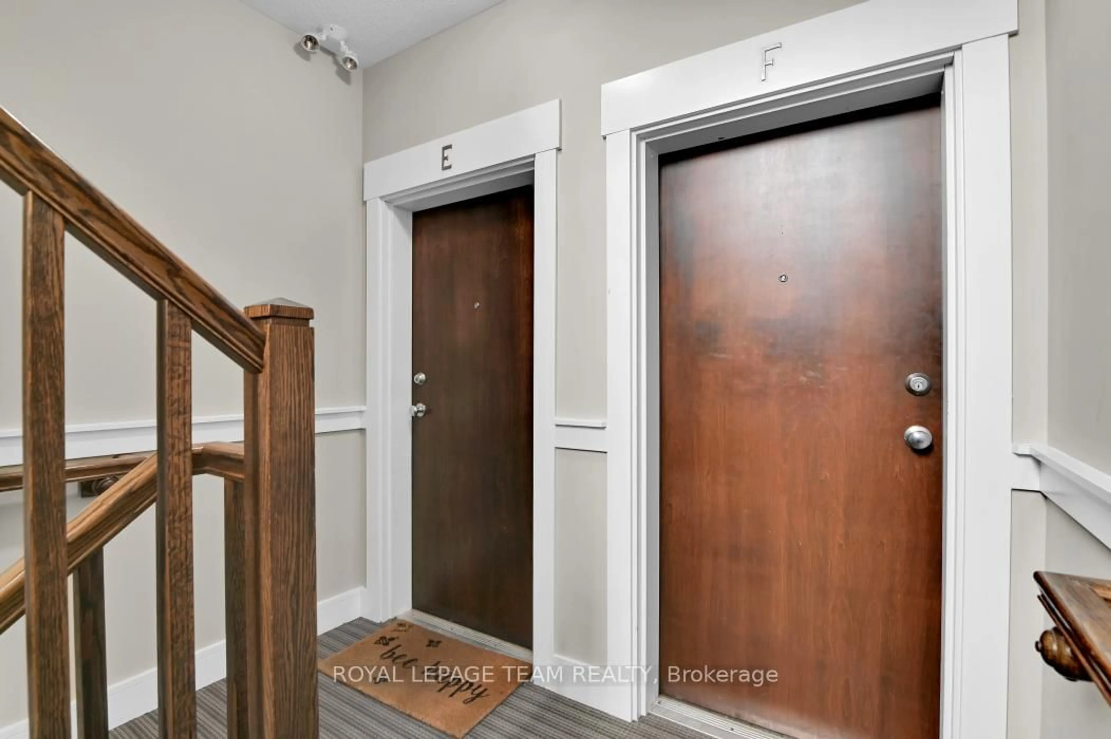 Indoor entryway for 1065 Beryl Private #F, Ottawa Ontario K1V 2M4