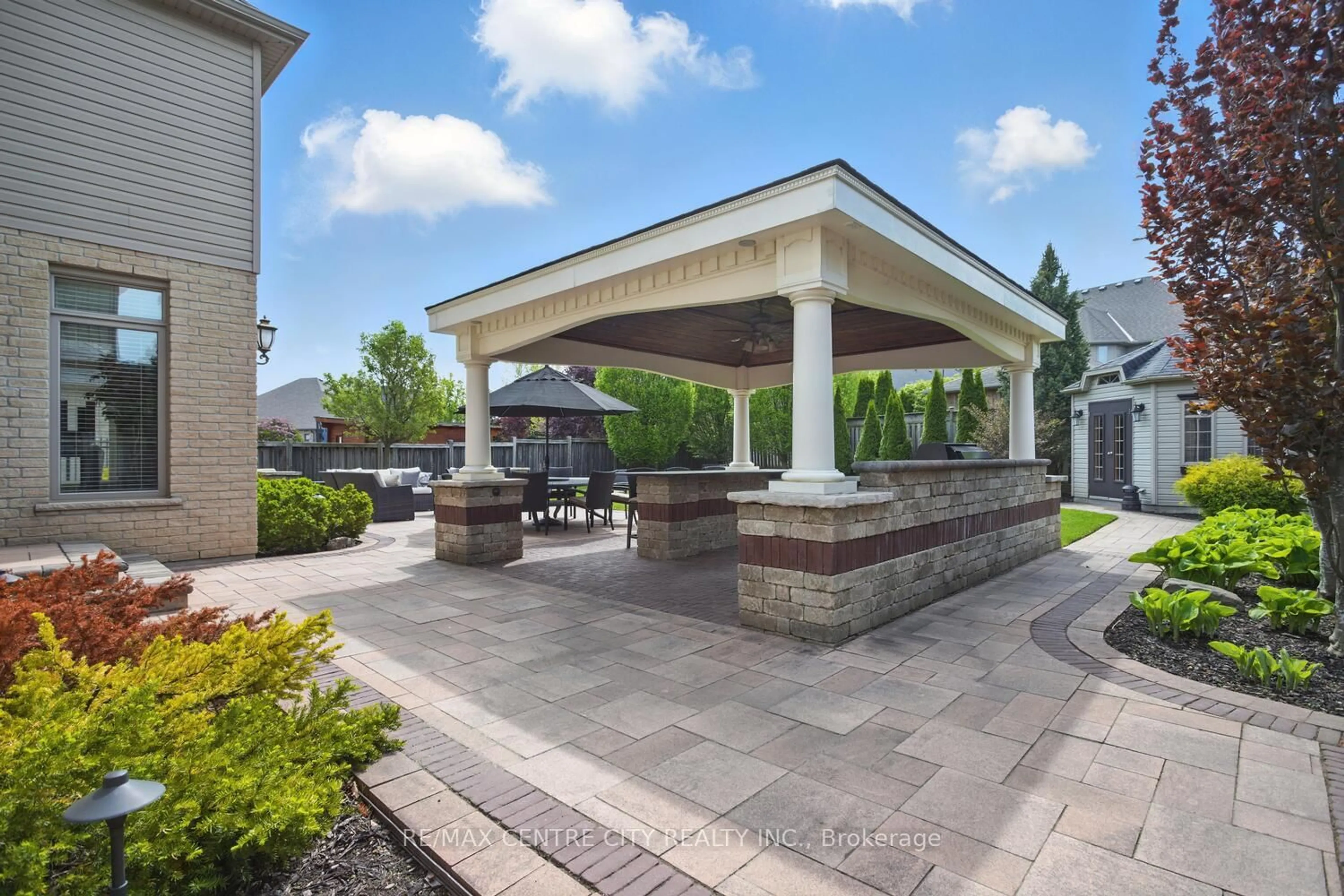 Patio, street for 458 Eagletrace Dr, London North Ontario N6G 0E7