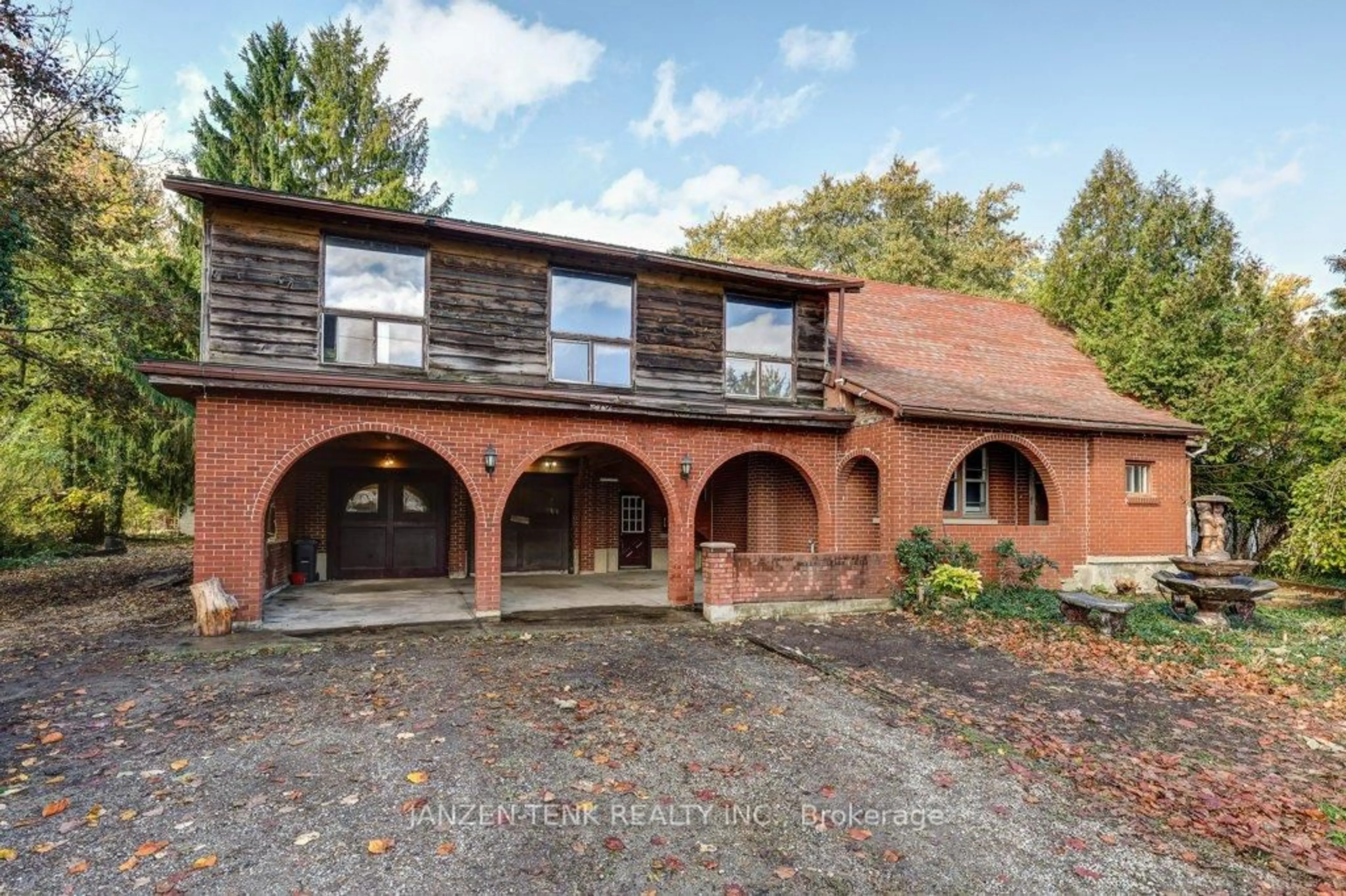 A pic from outside/outdoor area/front of a property/back of a property/a pic from drone, building for 219 Centennial Ave, Central Elgin Ontario N5R 5B4