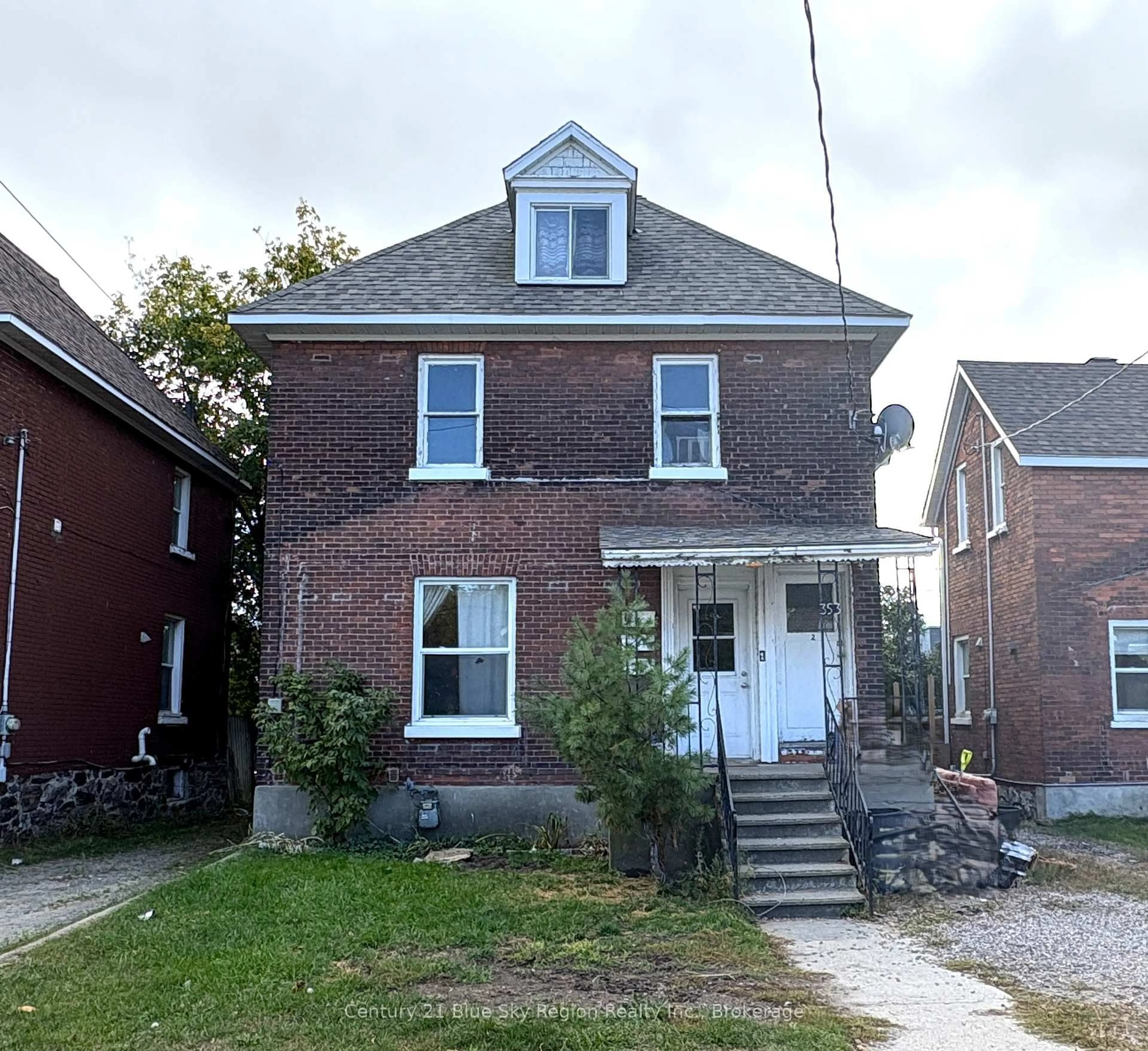 Home with brick exterior material, building for 353 Regina St, North Bay Ontario P1B 2J7