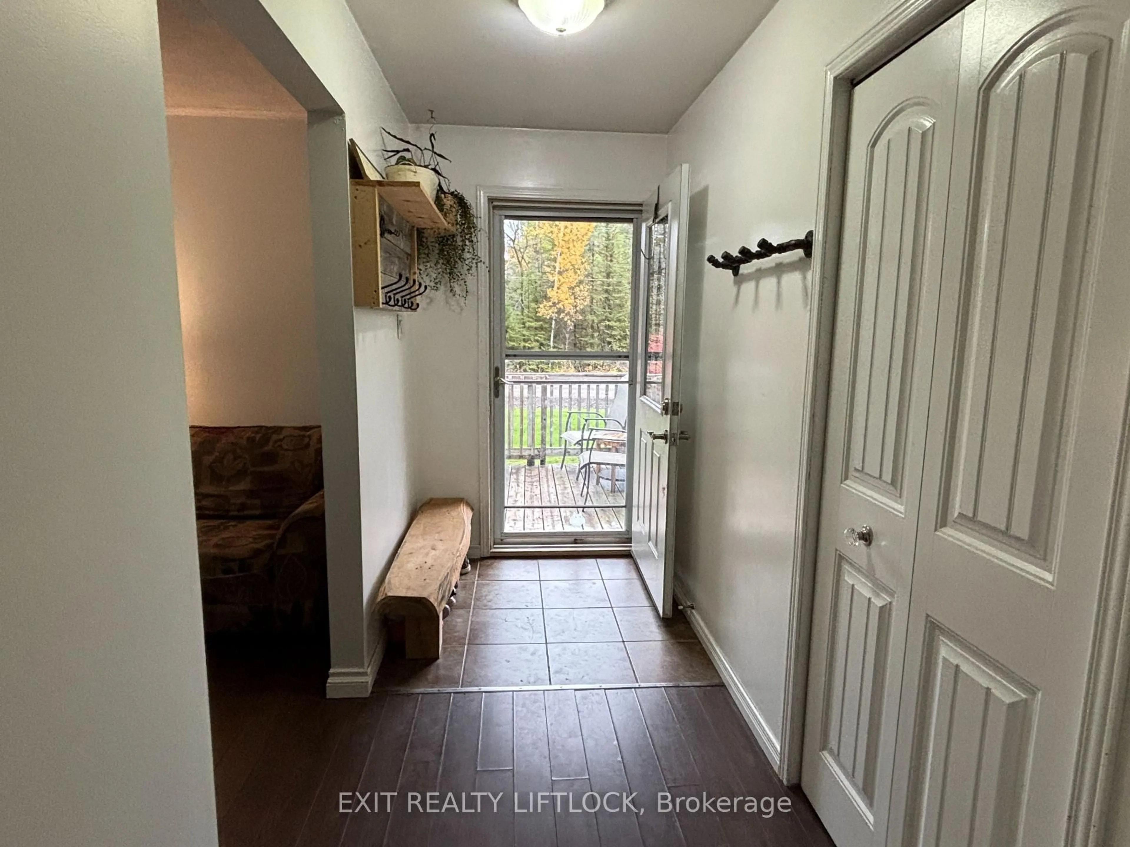 Indoor entryway for 404 Belmont Concession 8, Havelock-Belmont-Methuen Ontario K0L 1Z0