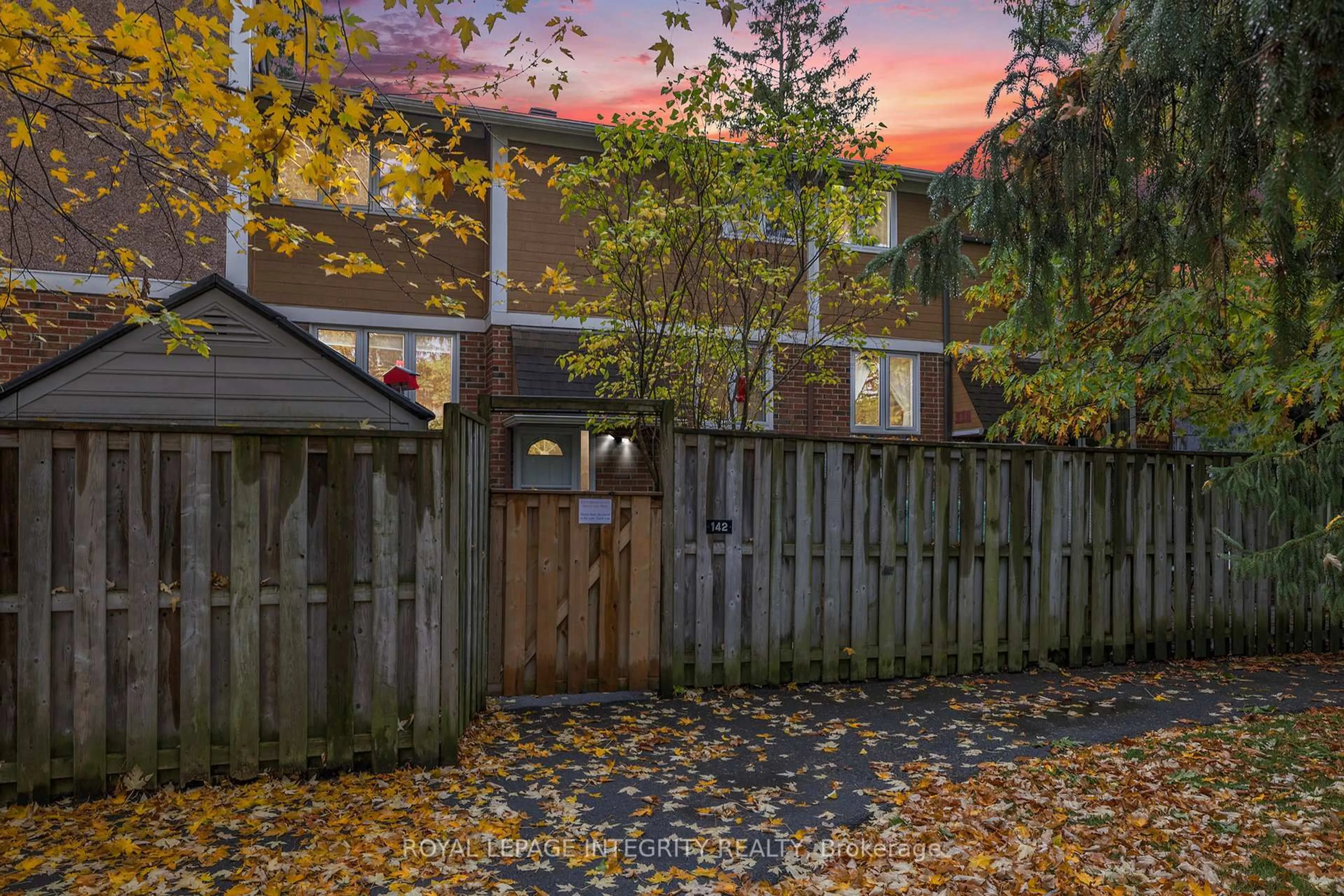 A pic from outside/outdoor area/front of a property/back of a property/a pic from drone, street for 142 Salter Cres #69, Kanata Ontario K2K 1Y8