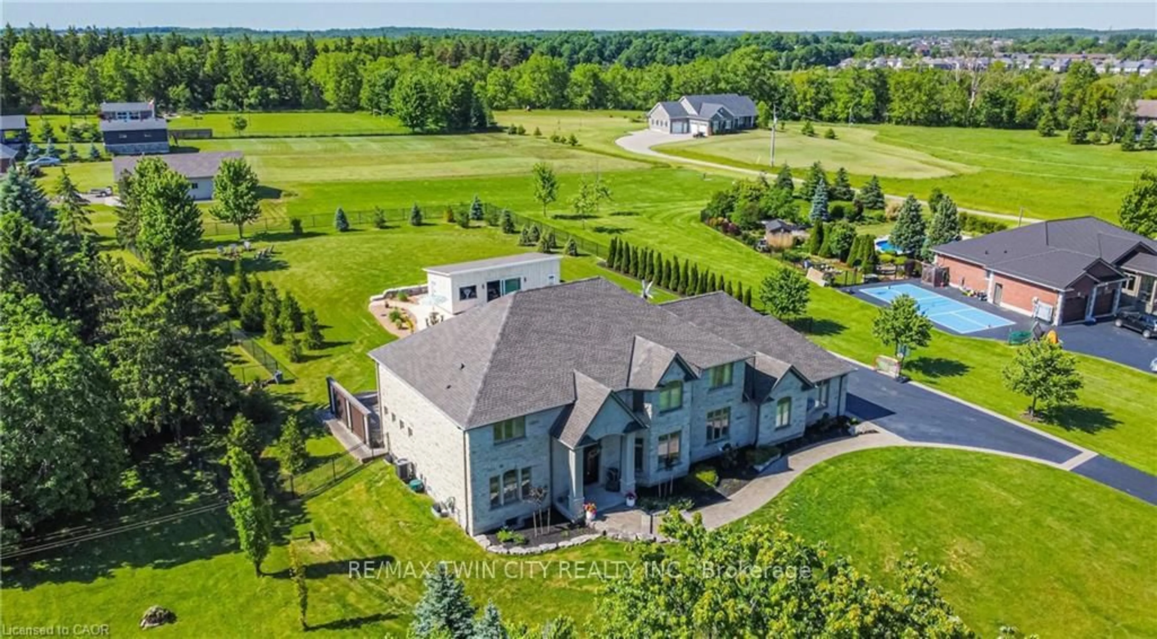 A pic from outside/outdoor area/front of a property/back of a property/a pic from drone, unknown for 226 Shade St, Wilmot Ontario N3A 4J2