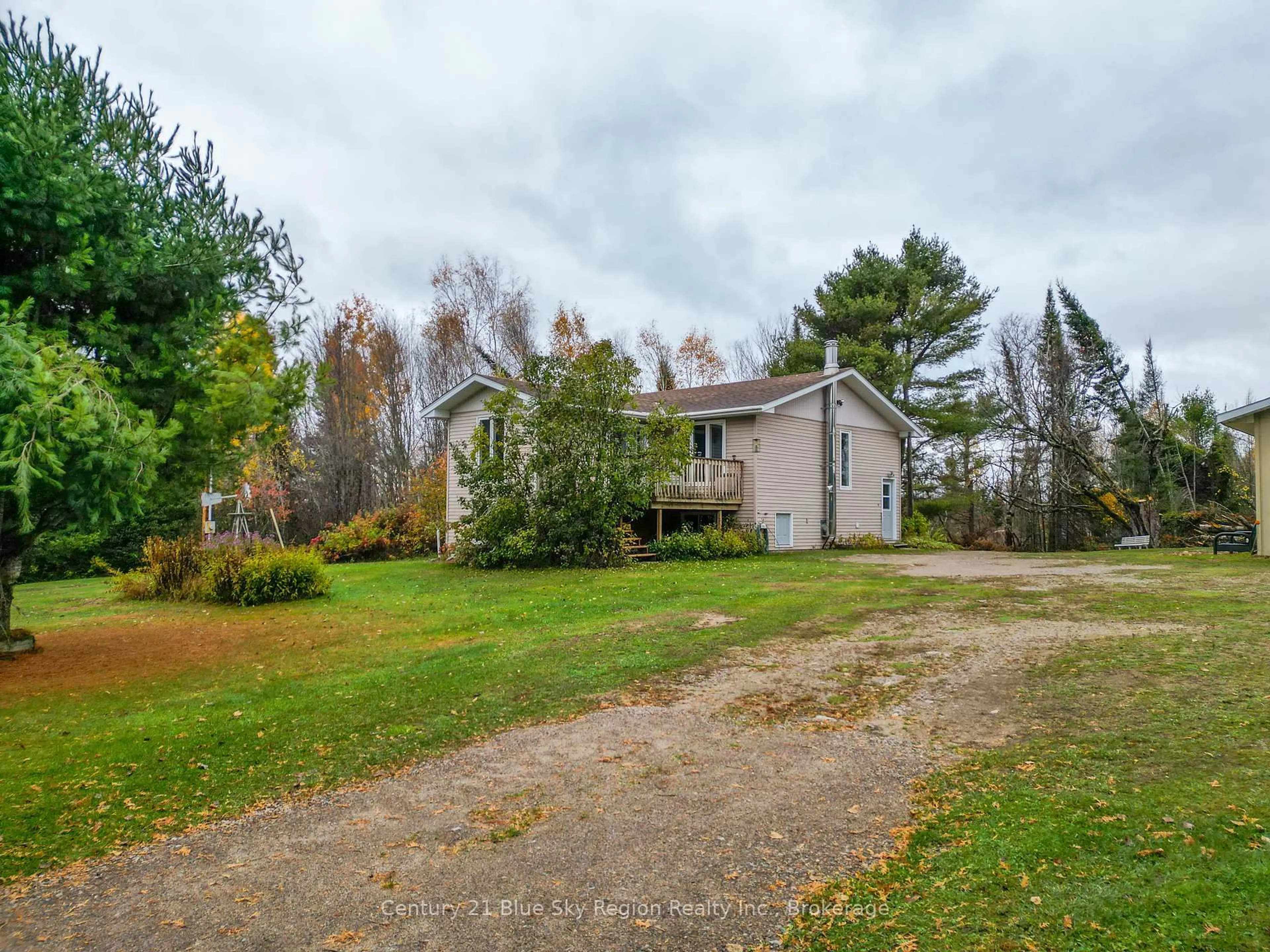 A pic from outside/outdoor area/front of a property/back of a property/a pic from drone, unknown for 2225 Papineau Rd, Papineau-Cameron Ontario P0H 1V0
