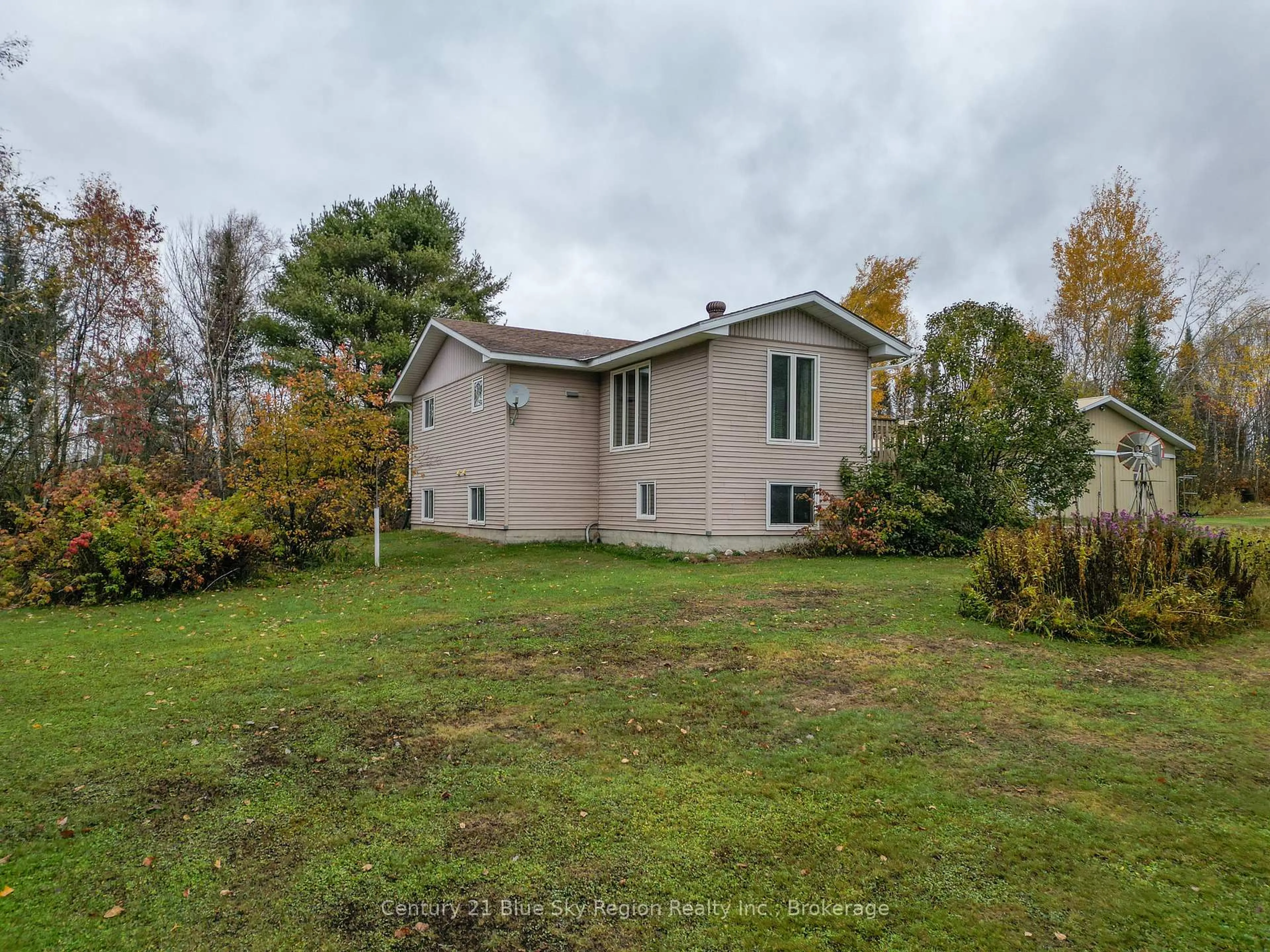 A pic from outside/outdoor area/front of a property/back of a property/a pic from drone, unknown for 2225 Papineau Rd, Papineau-Cameron Ontario P0H 1V0