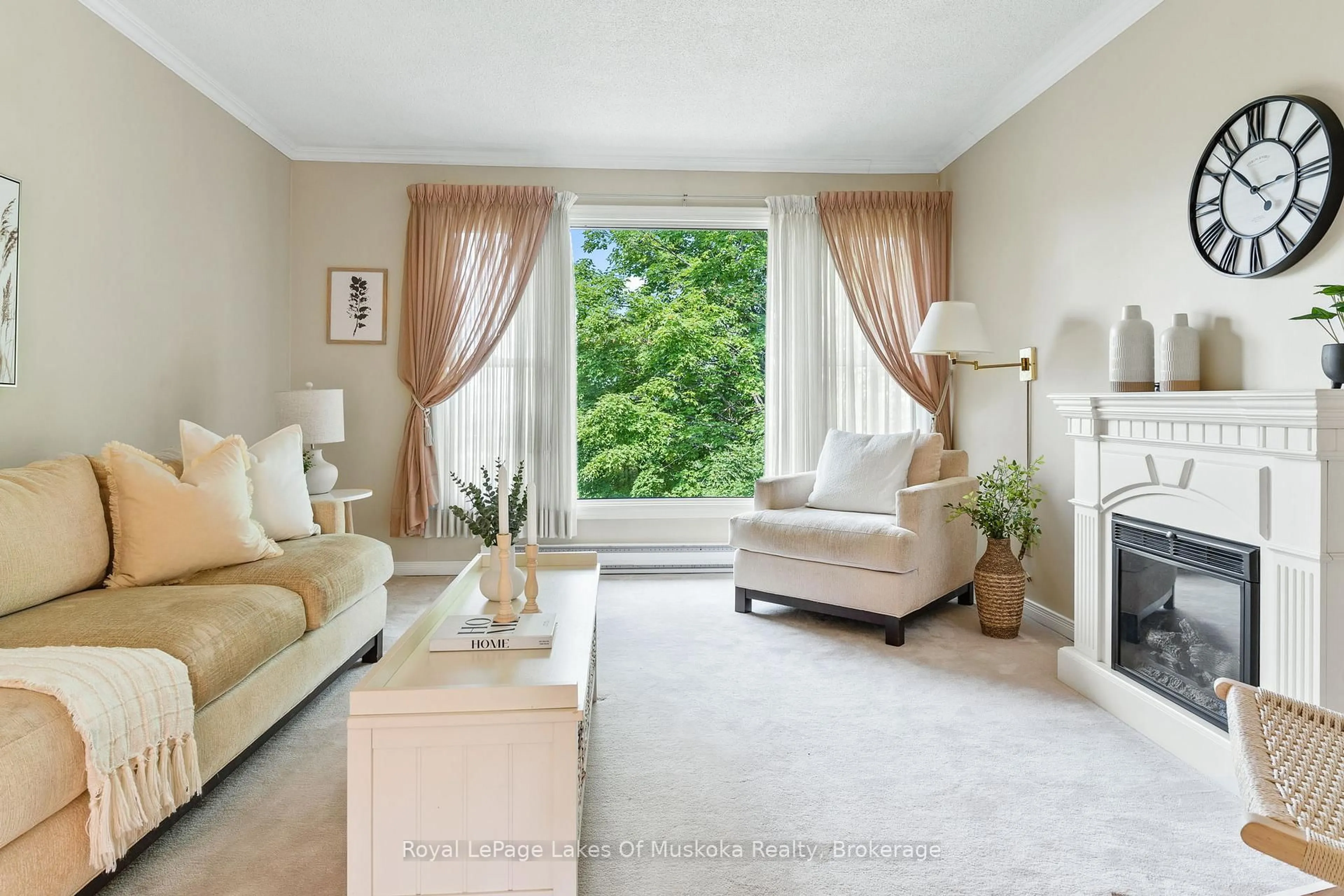 Living room with furniture, unknown for 37 Church St, Bracebridge Ontario P1L 2A2