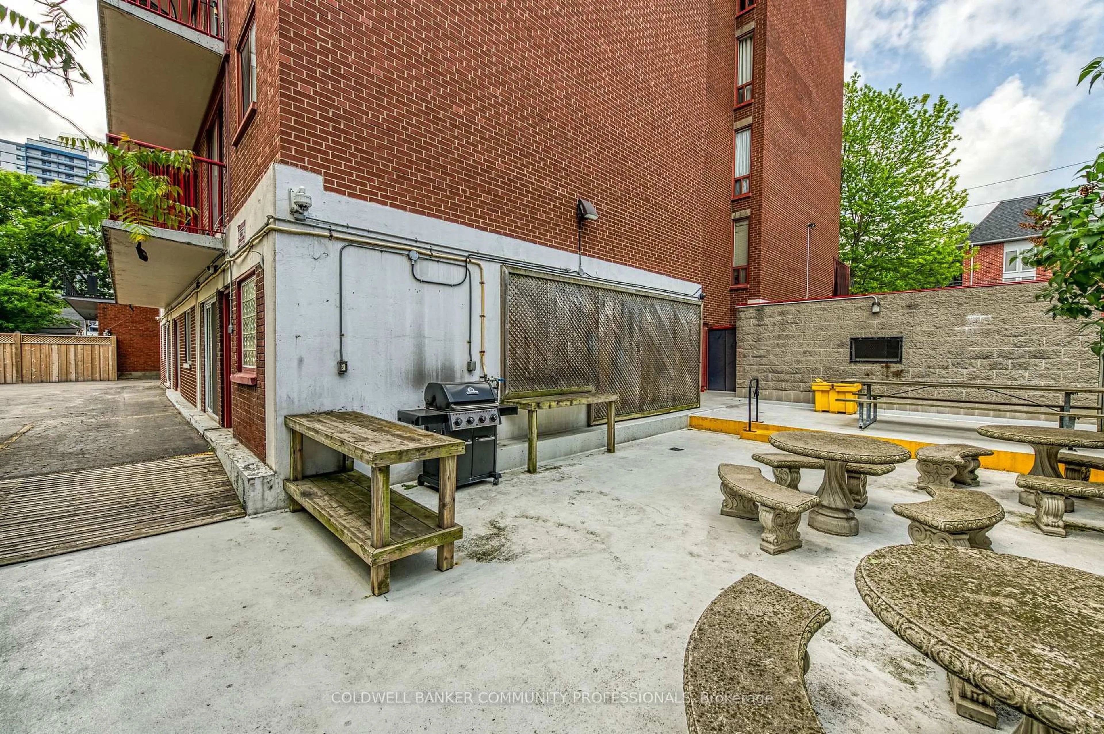 Patio, building for 141 Catharine St #806, Hamilton Ontario L8N 2J7