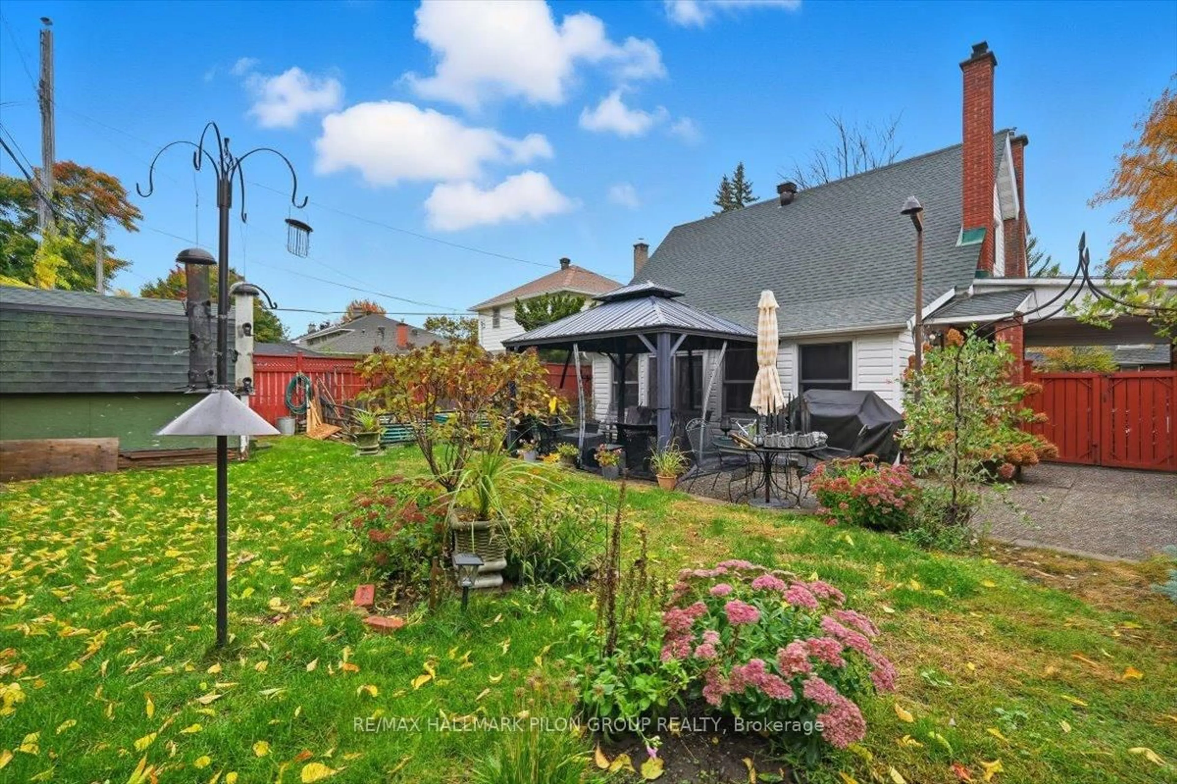 A pic from outside/outdoor area/front of a property/back of a property/a pic from drone, street for 1156 Emperor Ave, Ottawa Ontario K1Z 8C2
