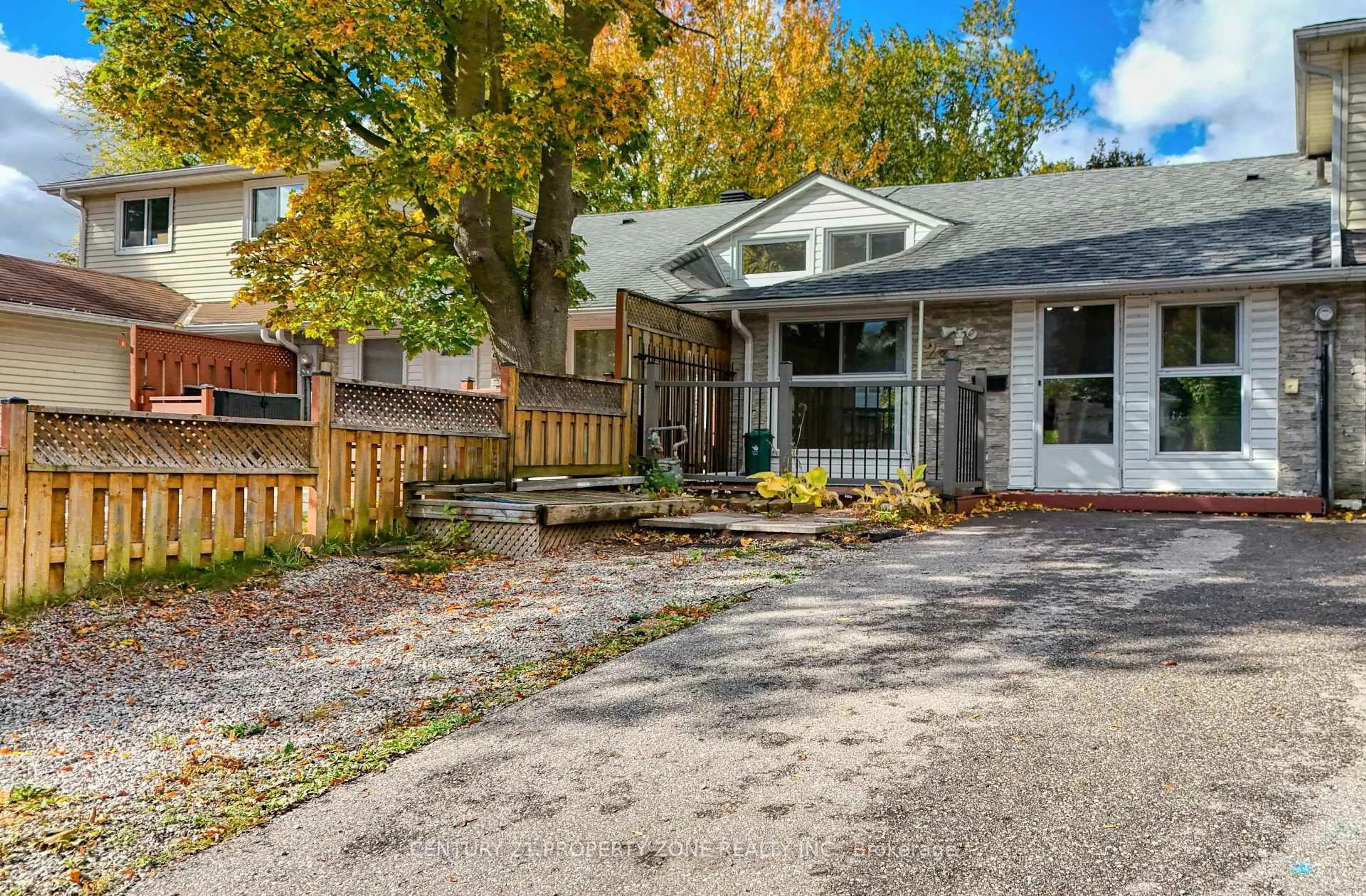Patio, street for 230 Linden Dr, Cambridge Ontario N3H 4Y2