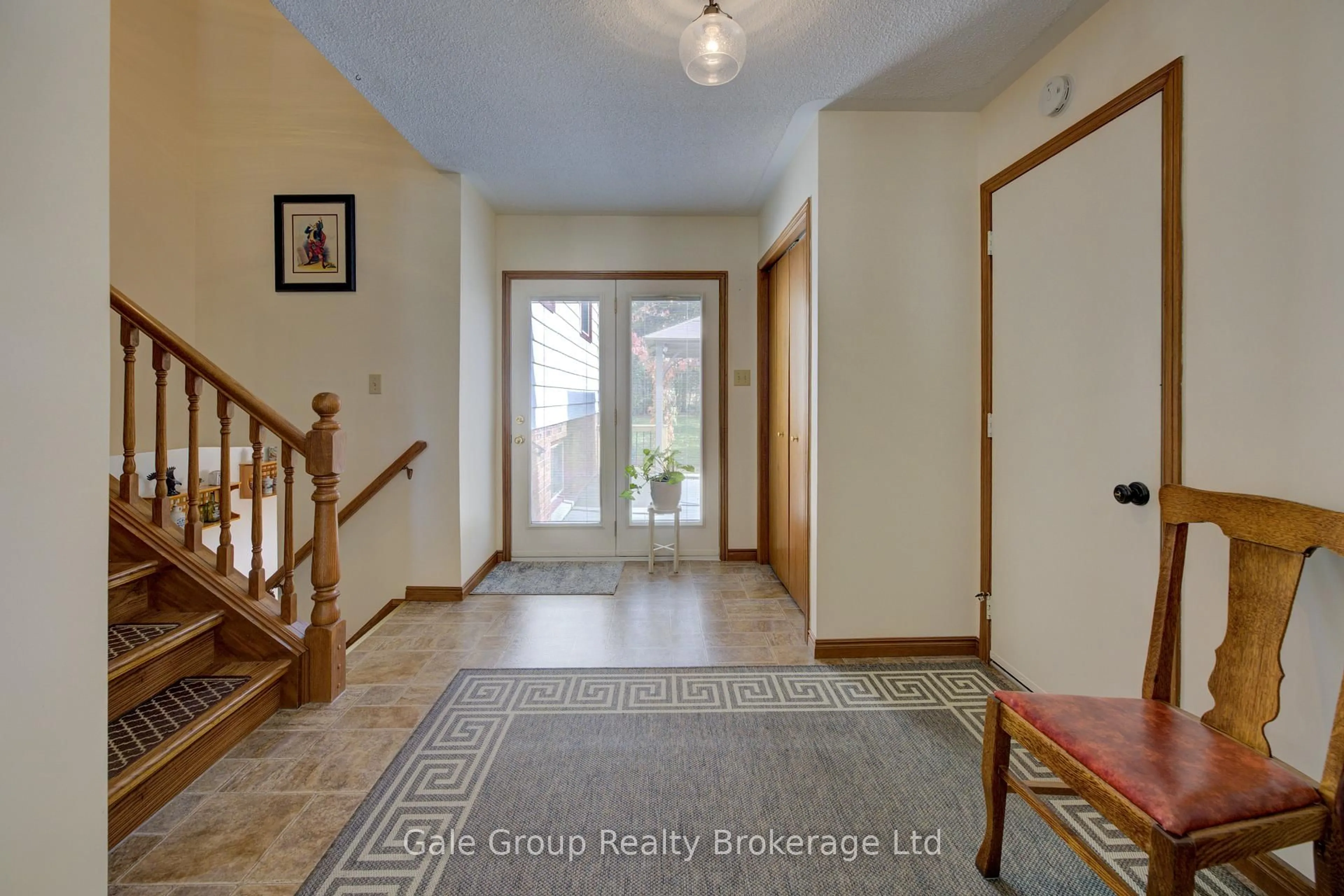 Indoor entryway for 456 Ojibway St, Woodstock Ontario N4T 1C5