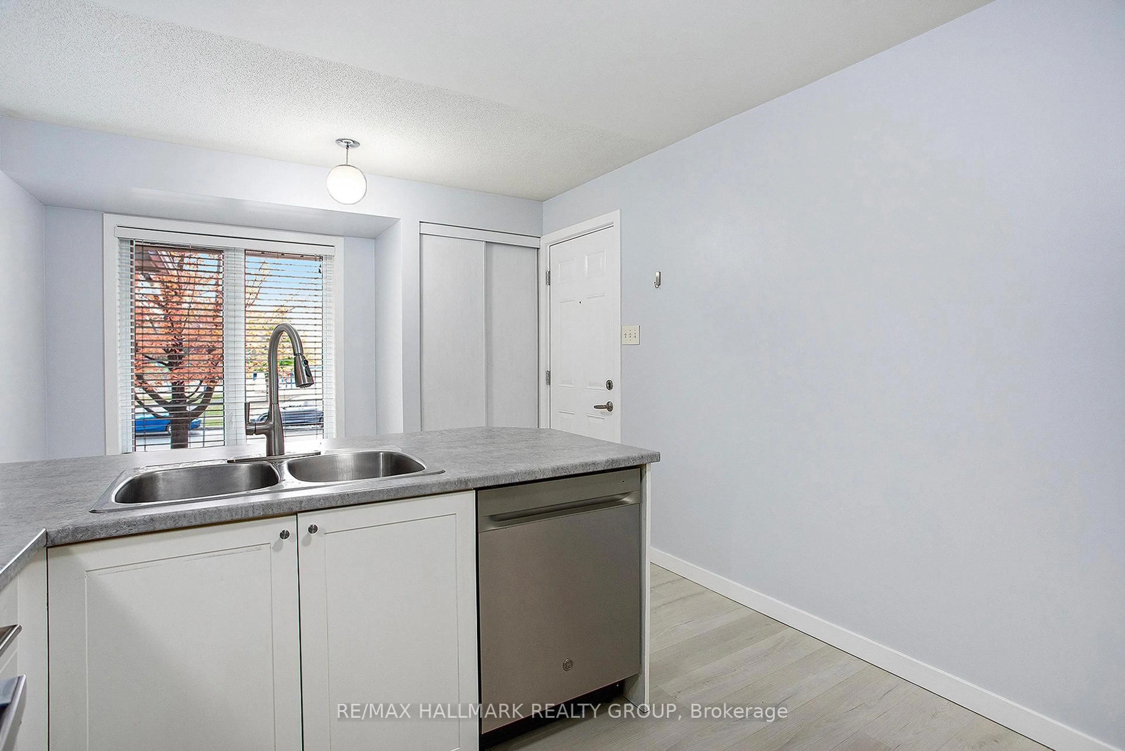 Standard kitchen, unknown for 281 Aquaview Dr, Ottawa Ontario K4A 0B6