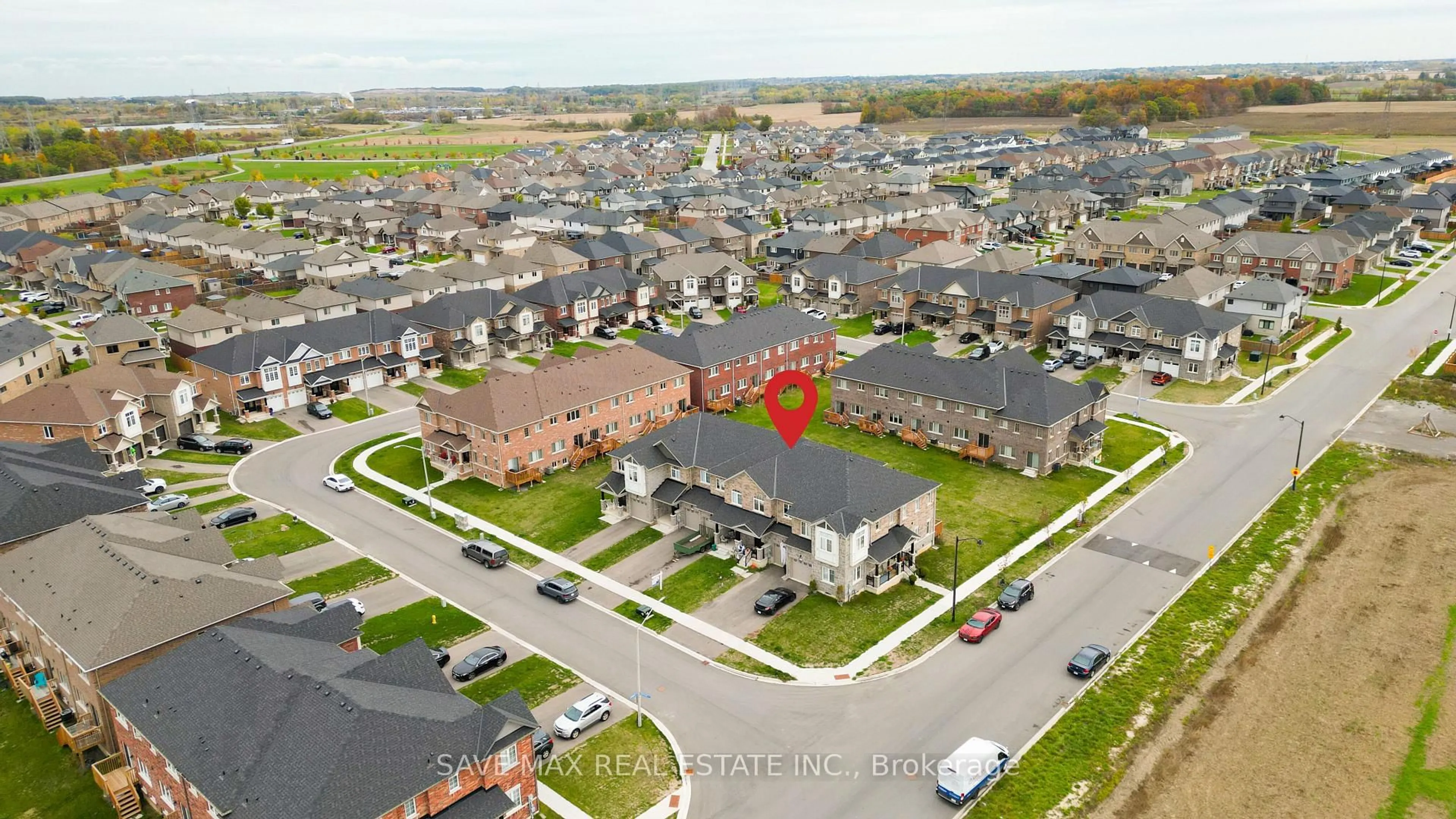 A pic from outside/outdoor area/front of a property/back of a property/a pic from drone, street for 136 Sapphire Way, Thorold Ontario L2V 0B8