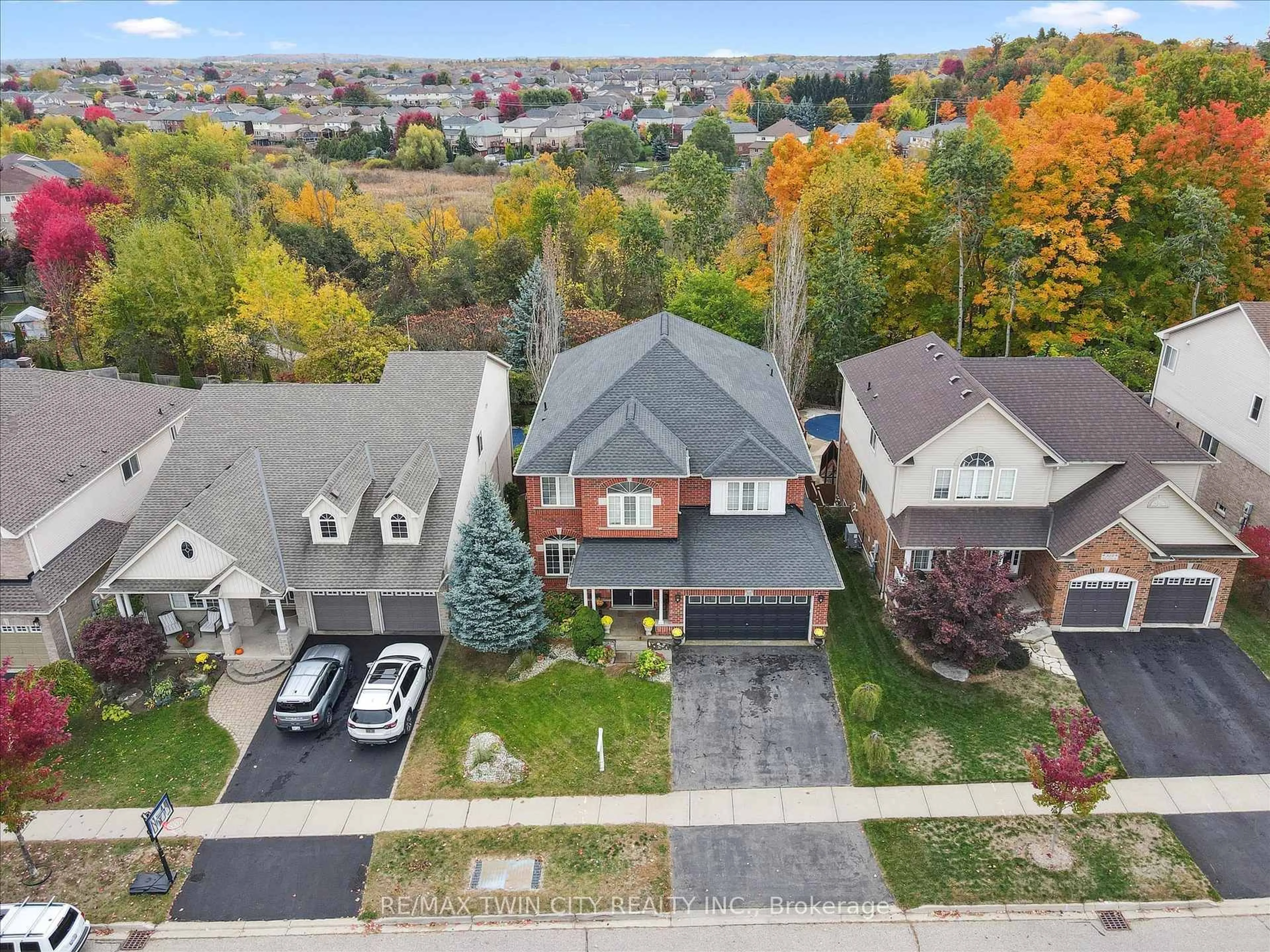 A pic from outside/outdoor area/front of a property/back of a property/a pic from drone, street for 305 Pine Valley Dr, Kitchener Ontario N2P 2V5