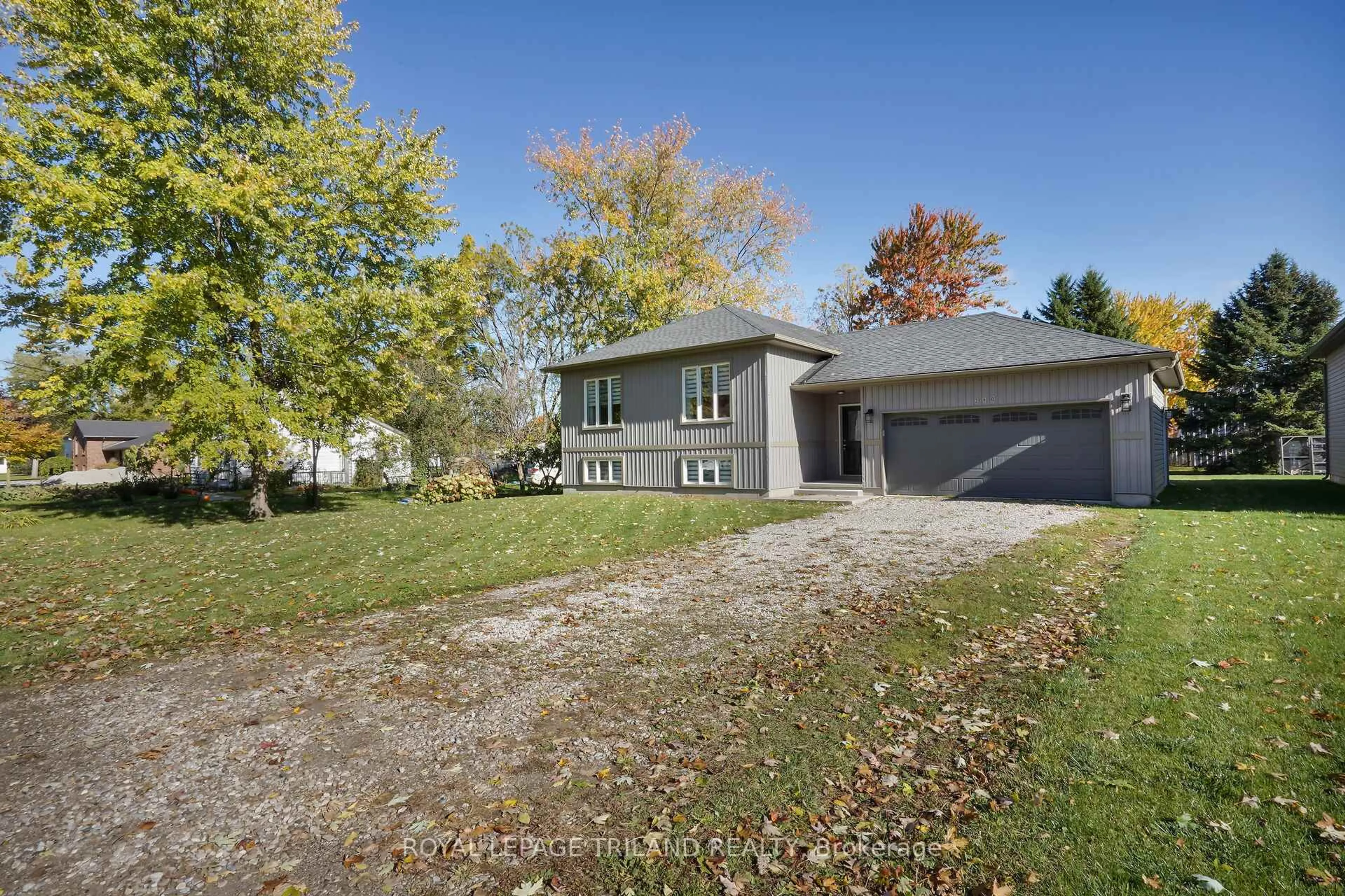A pic from outside/outdoor area/front of a property/back of a property/a pic from drone, unknown for 280 PETER St, Chatham-Kent Ontario N0P 1C0