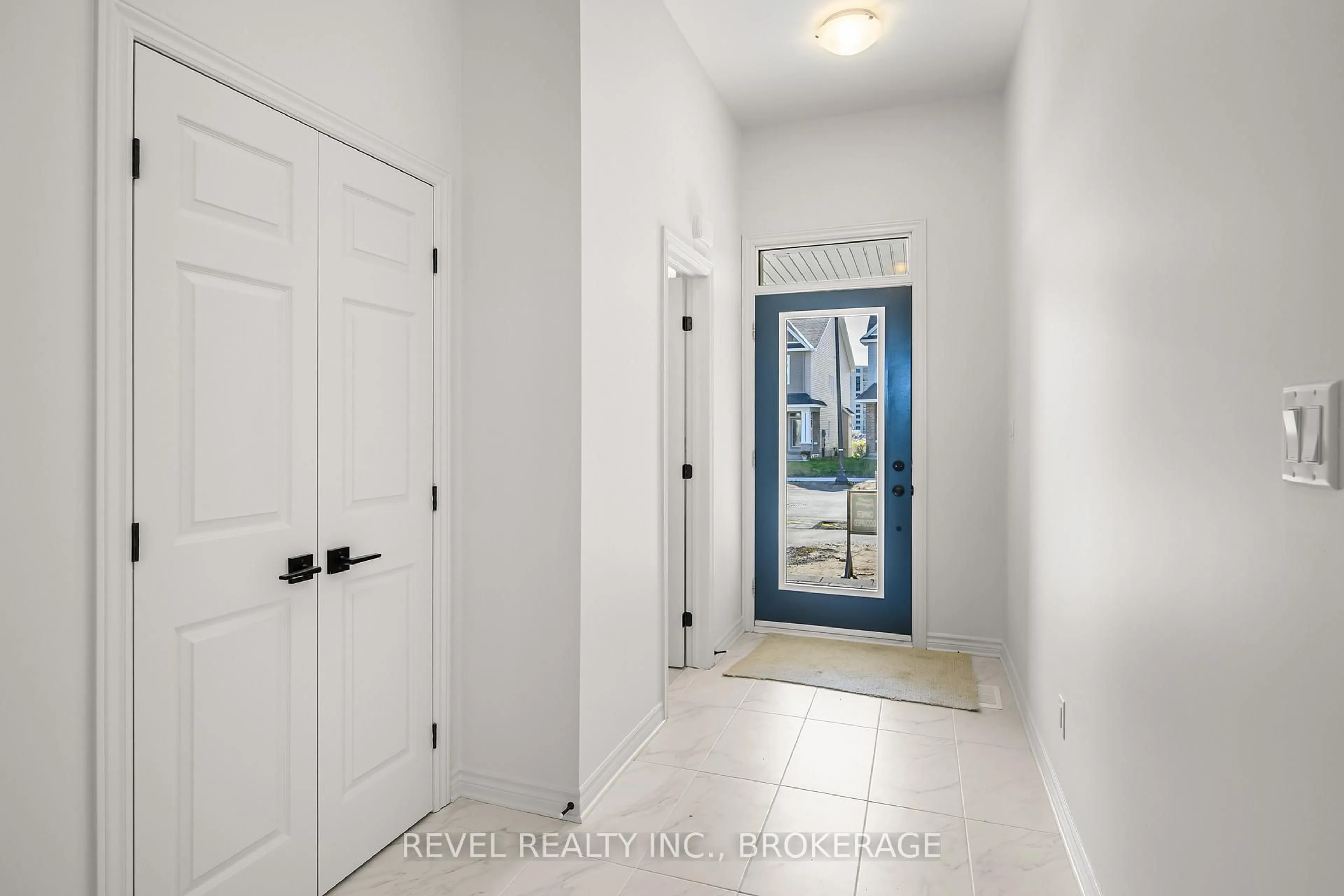 Indoor entryway for 1413 Demers Ave, Kingston Ontario K7M 0H8
