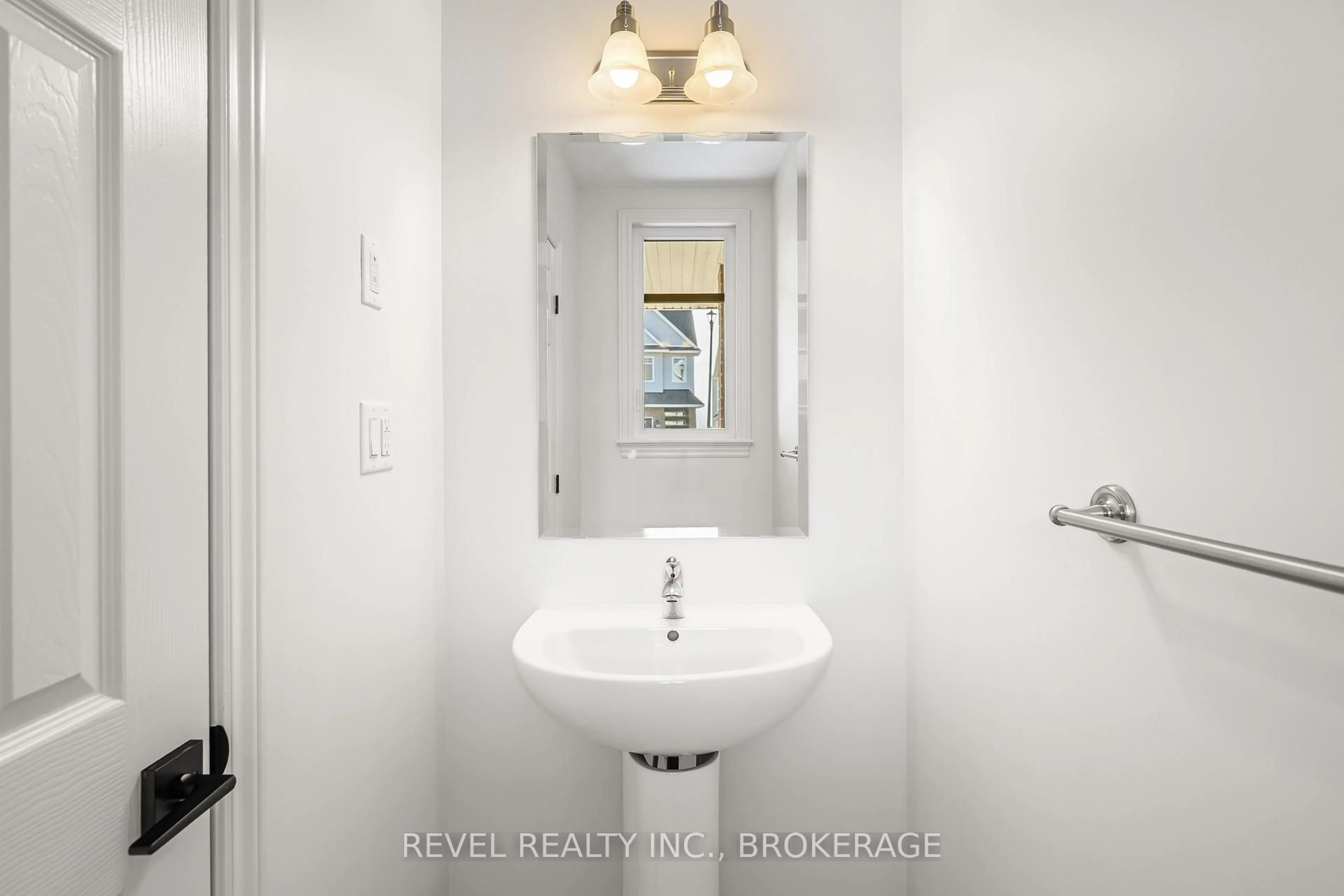 Standard bathroom, ceramic/tile floor for 1413 Demers Ave, Kingston Ontario K7M 0H8