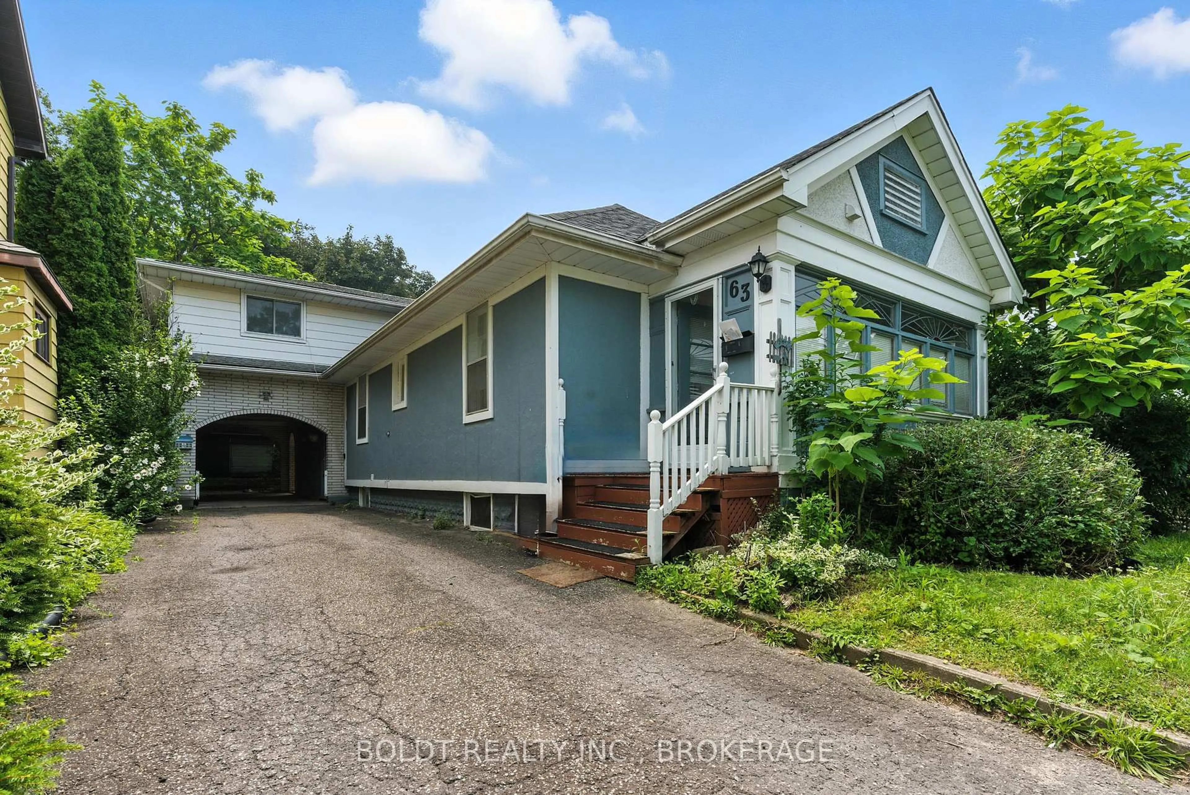 Home with vinyl exterior material, street for 63 Permilla St, St. Catharines Ontario L2S 2G4