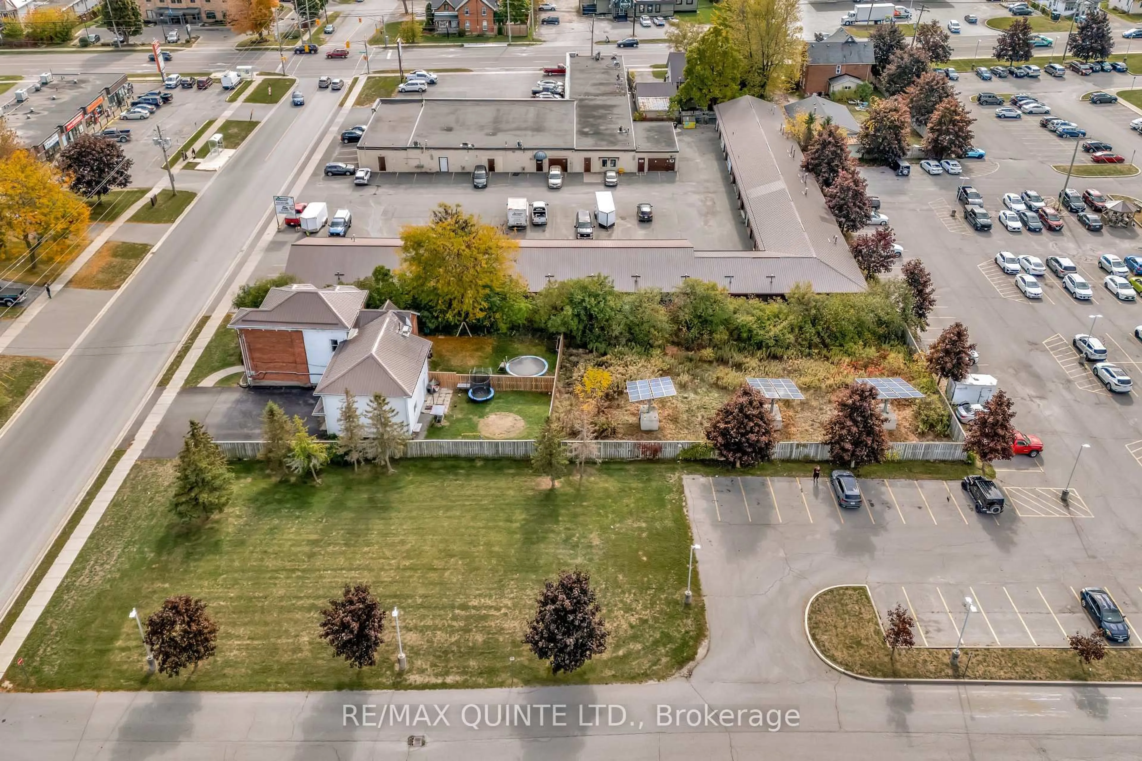 A pic from outside/outdoor area/front of a property/back of a property/a pic from drone, street for 58 Avondale Rd, Belleville Ontario K8P 4G3