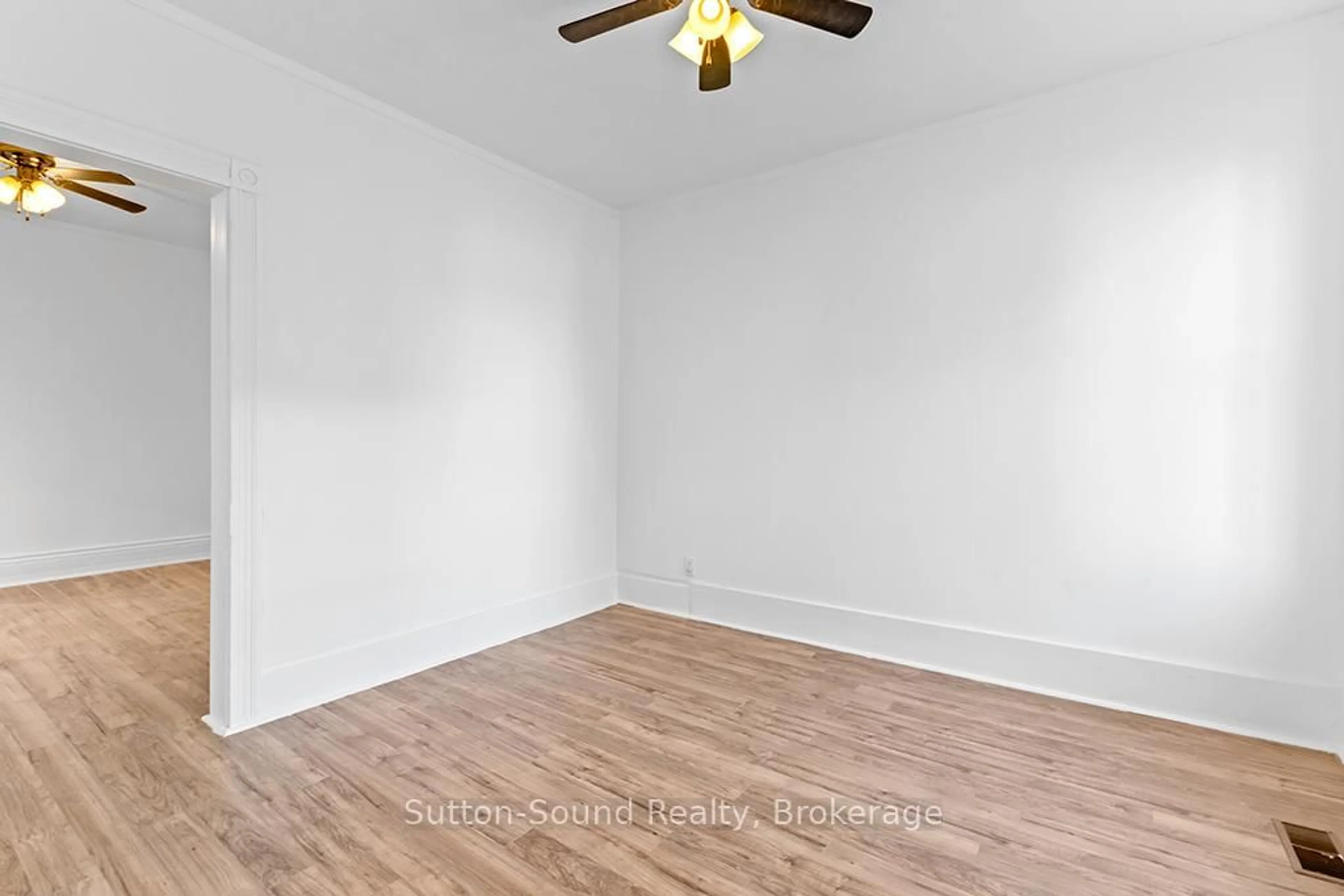 A pic of a room for 158 13th St, Owen Sound Ontario N4K 3W4