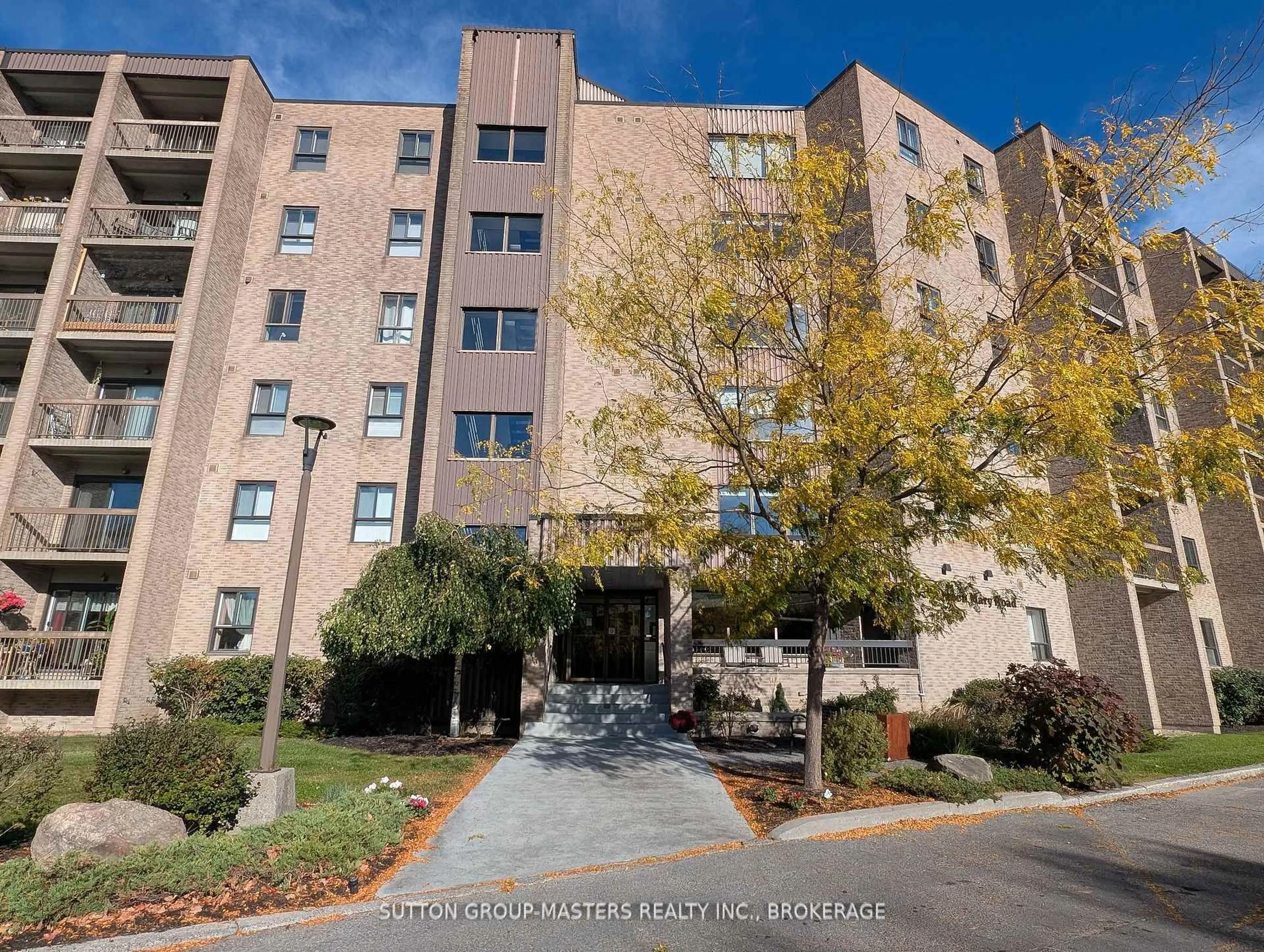 Indoor foyer for 334 Queen Mary Rd #404, Kingston Ontario K7M 7E7