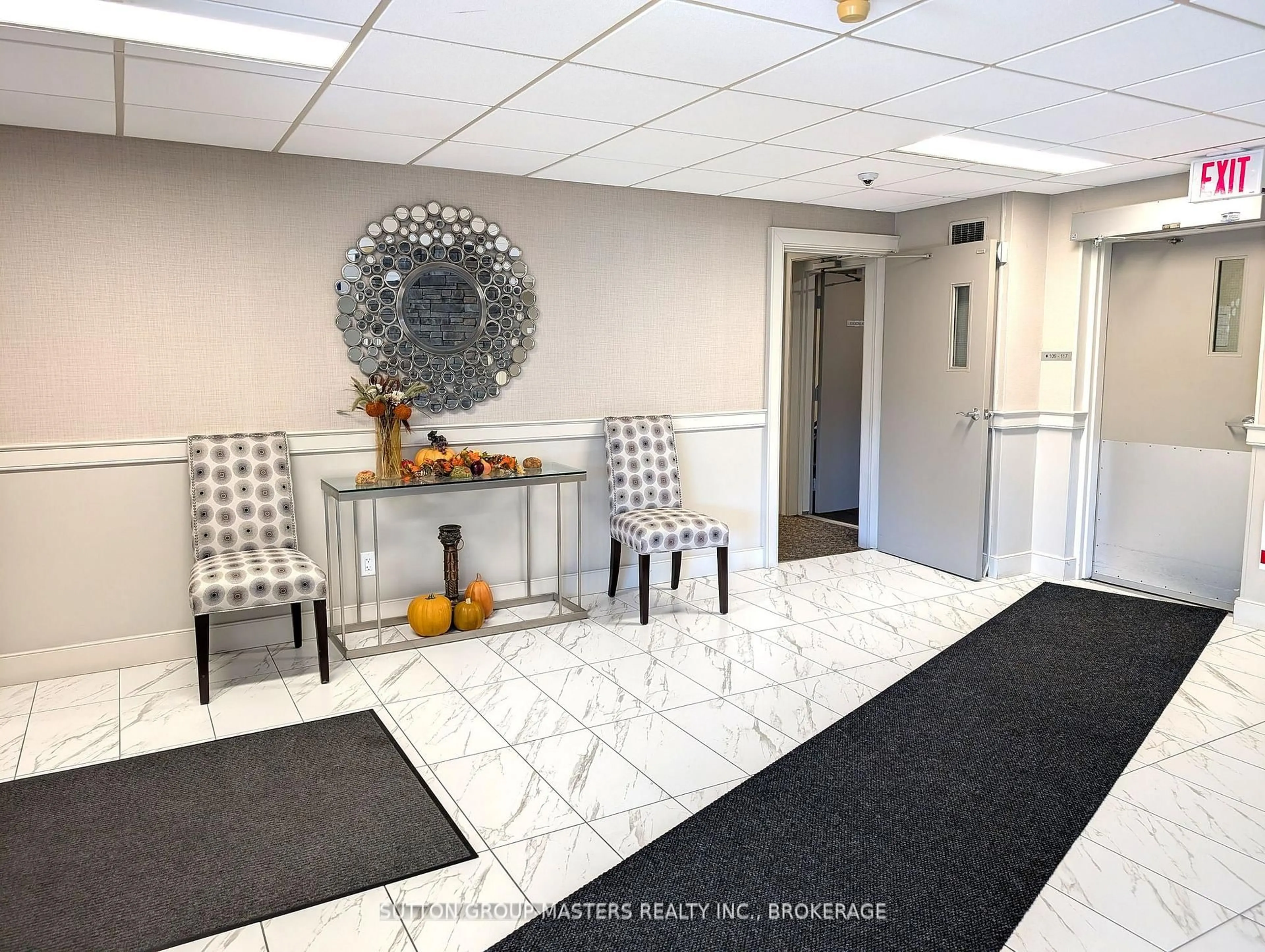 Indoor foyer for 334 Queen Mary Rd #404, Kingston Ontario K7M 7E7