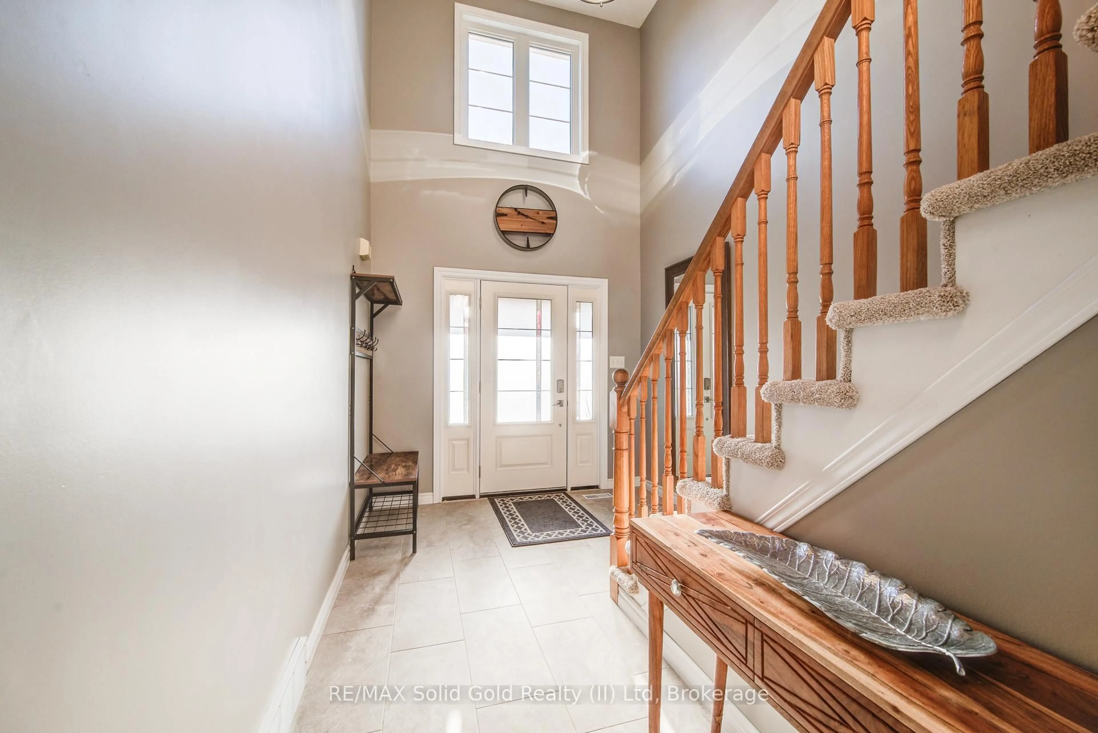 Indoor entryway for 528 Chesapeake Cres, Waterloo Ontario N2K 4G1