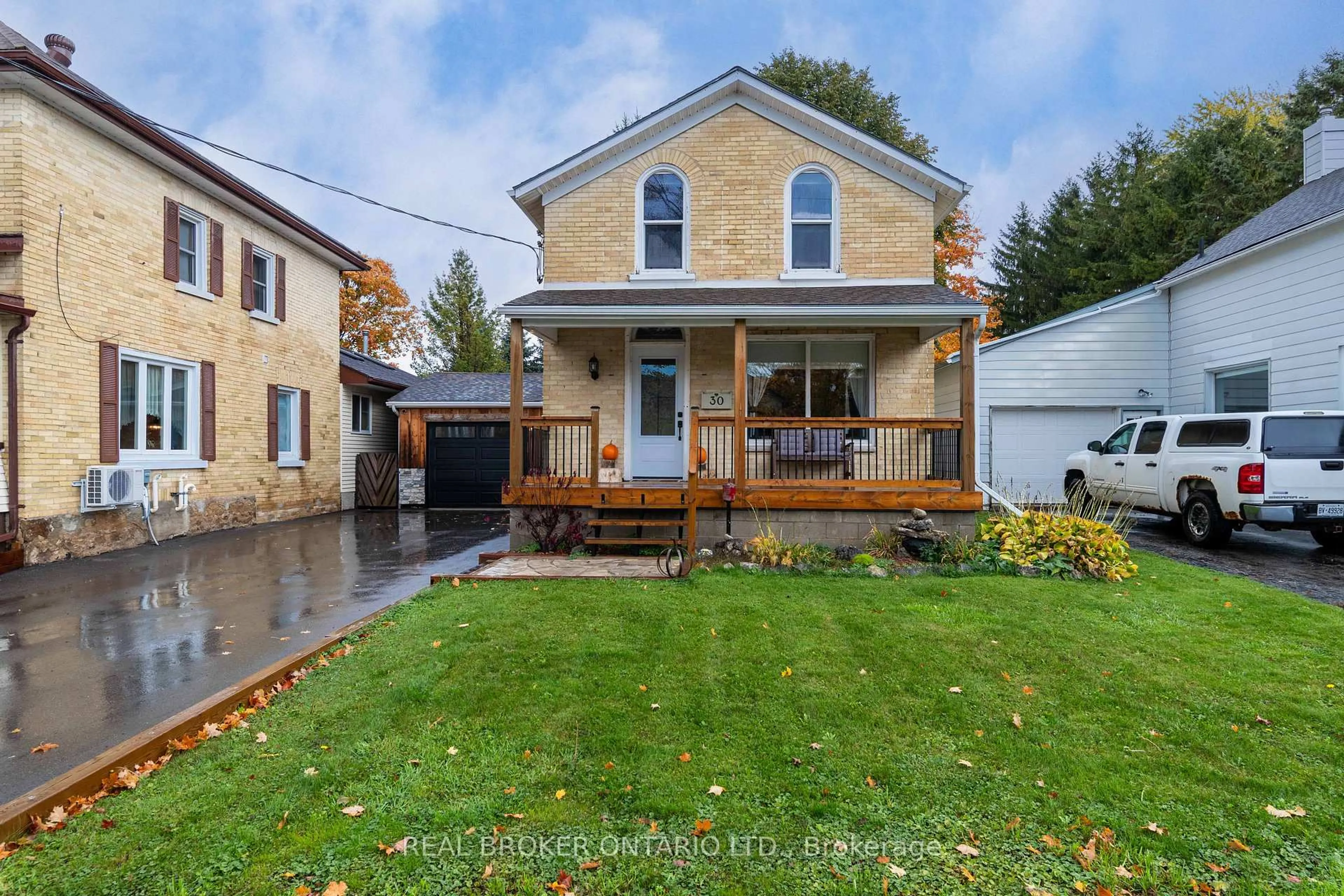 A pic from outside/outdoor area/front of a property/back of a property/a pic from drone, street for 30 Wood St, Mapleton Ontario N0G 1P0