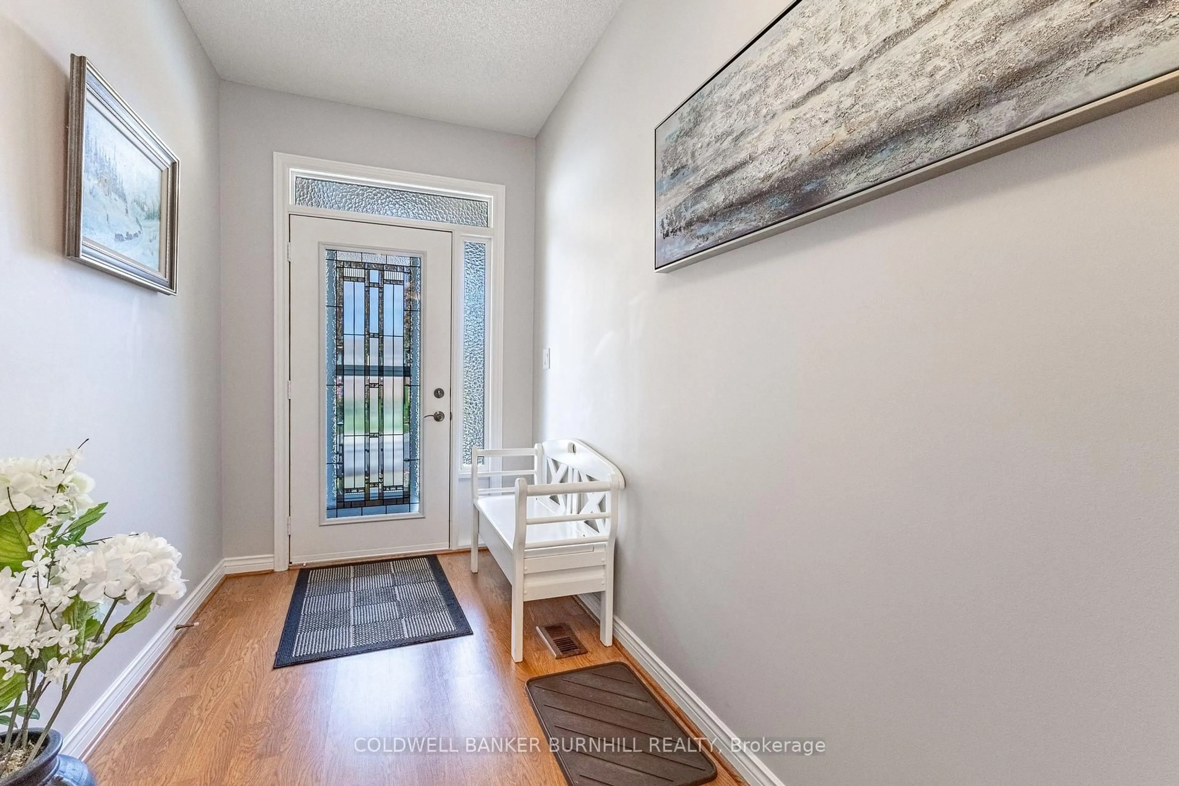 Indoor entryway for 39 BOCCE Dr, Hamilton Ontario L0R 1W0