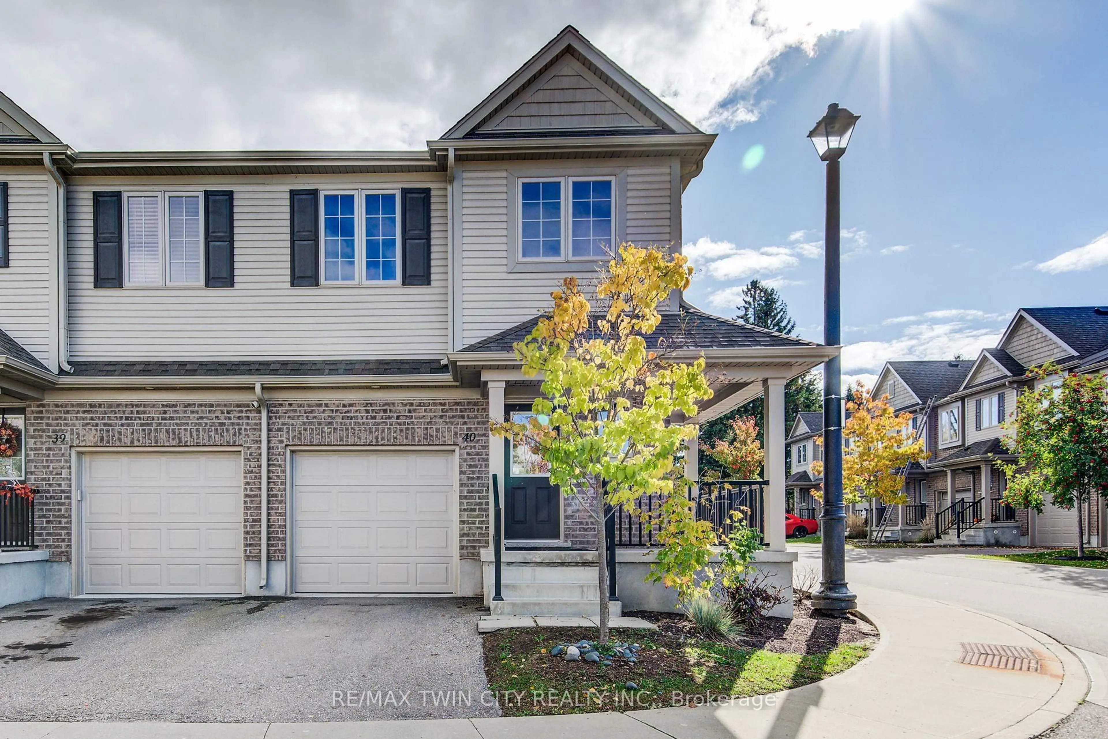 Home with brick exterior material, street for 50 Pinnacle Dr #40, Kitchener Ontario N2P 1C5