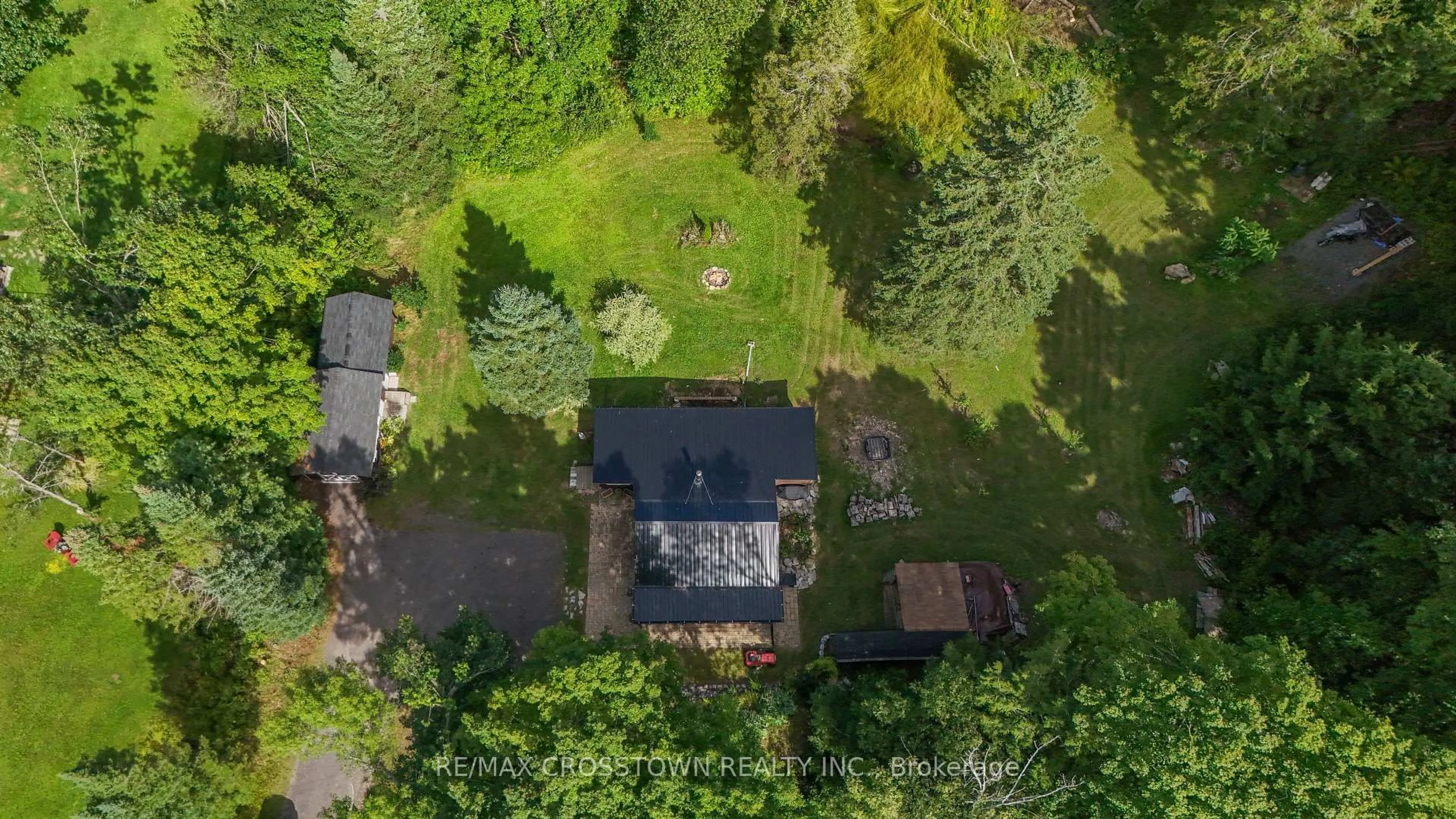 A pic from outside/outdoor area/front of a property/back of a property/a pic from drone, unknown for 1161 Uffington Rd, Bracebridge Ontario P1L 1X1